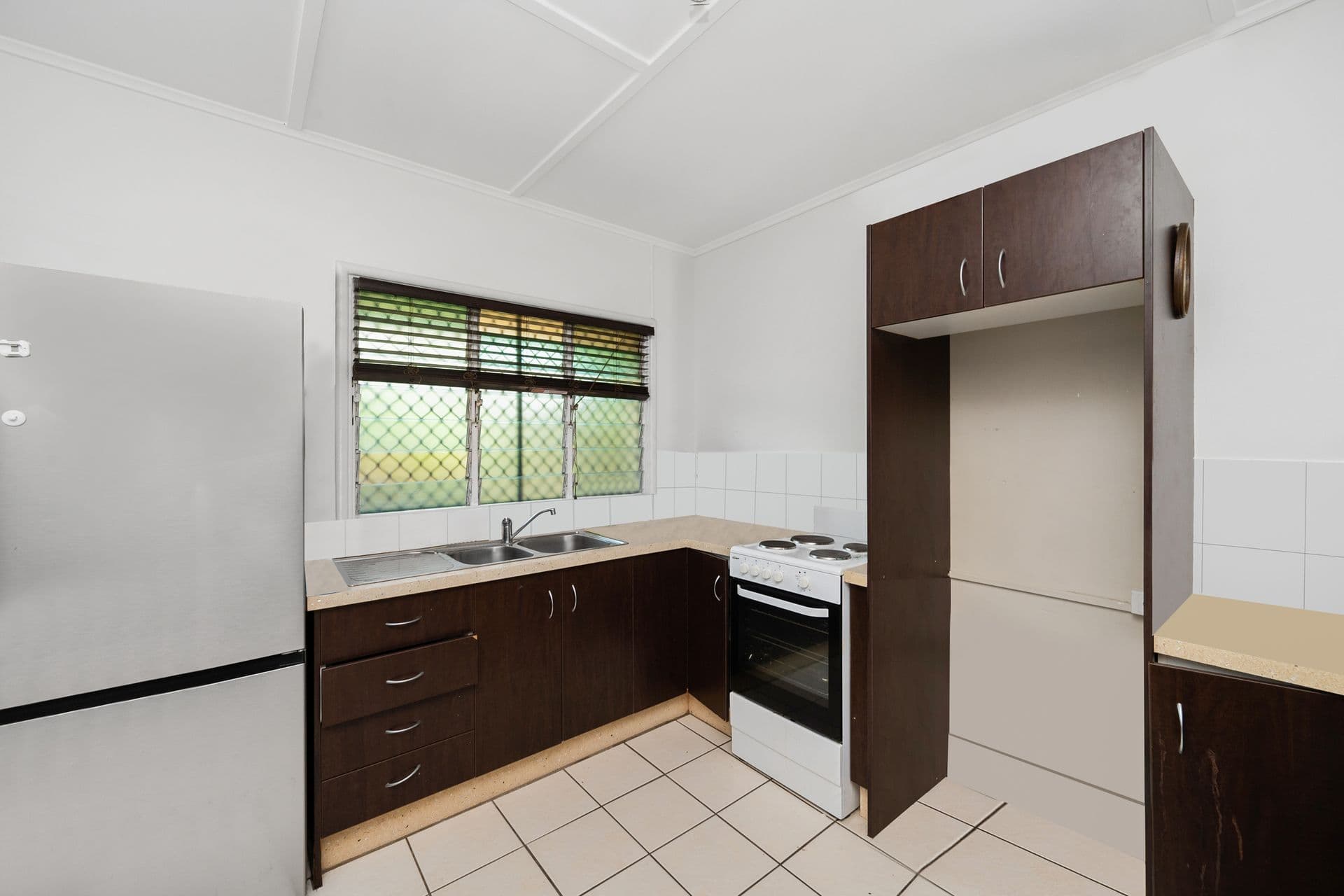 1/2 Haymarket Street, Hyde Park, QLD, 4812, Hyde Park - Thumbnail 3