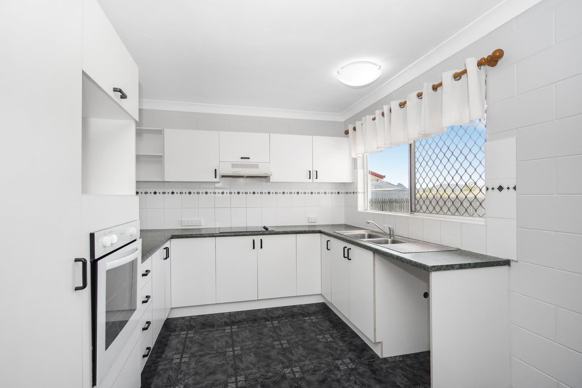 2 Monika Court, Rasmussen, QLD, 4815, Rasmussen - Thumbnail 2