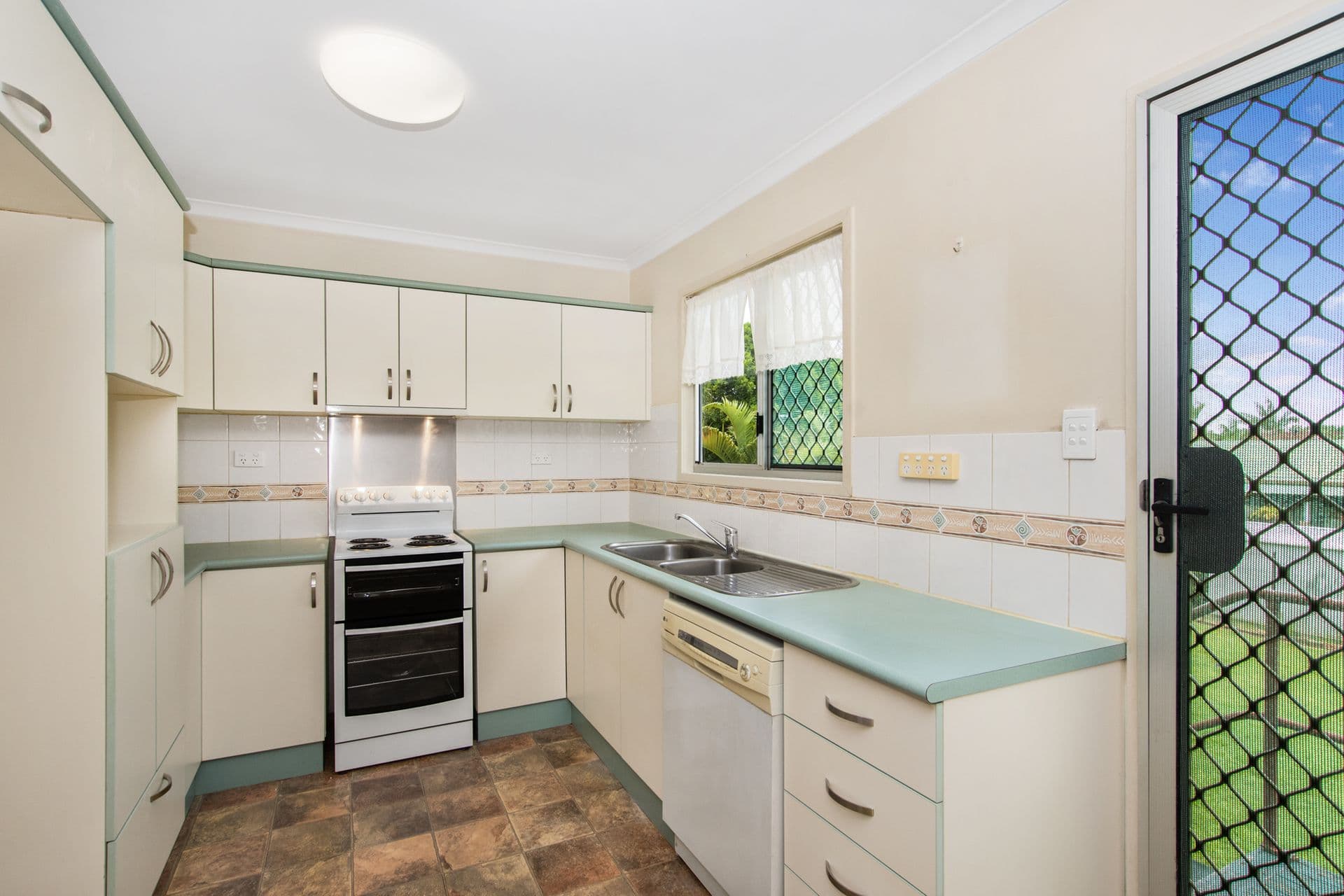 19 Salina Drive, Kelso, QLD, 4815, Kelso - Thumbnail 4