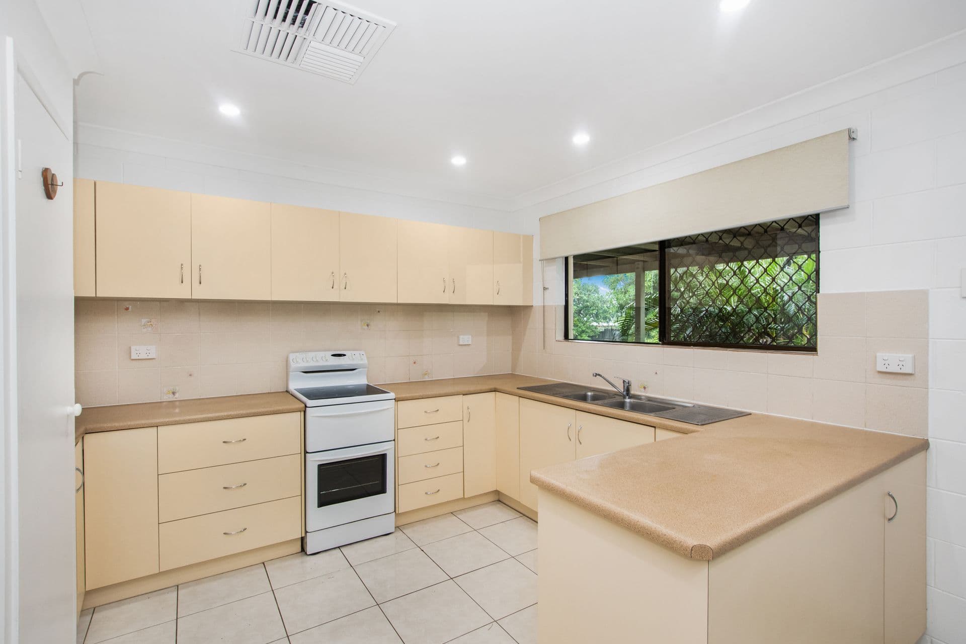 10 Scenic Drive, Mount Louisa, QLD, 4814, Mount Louisa - Thumbnail 3
