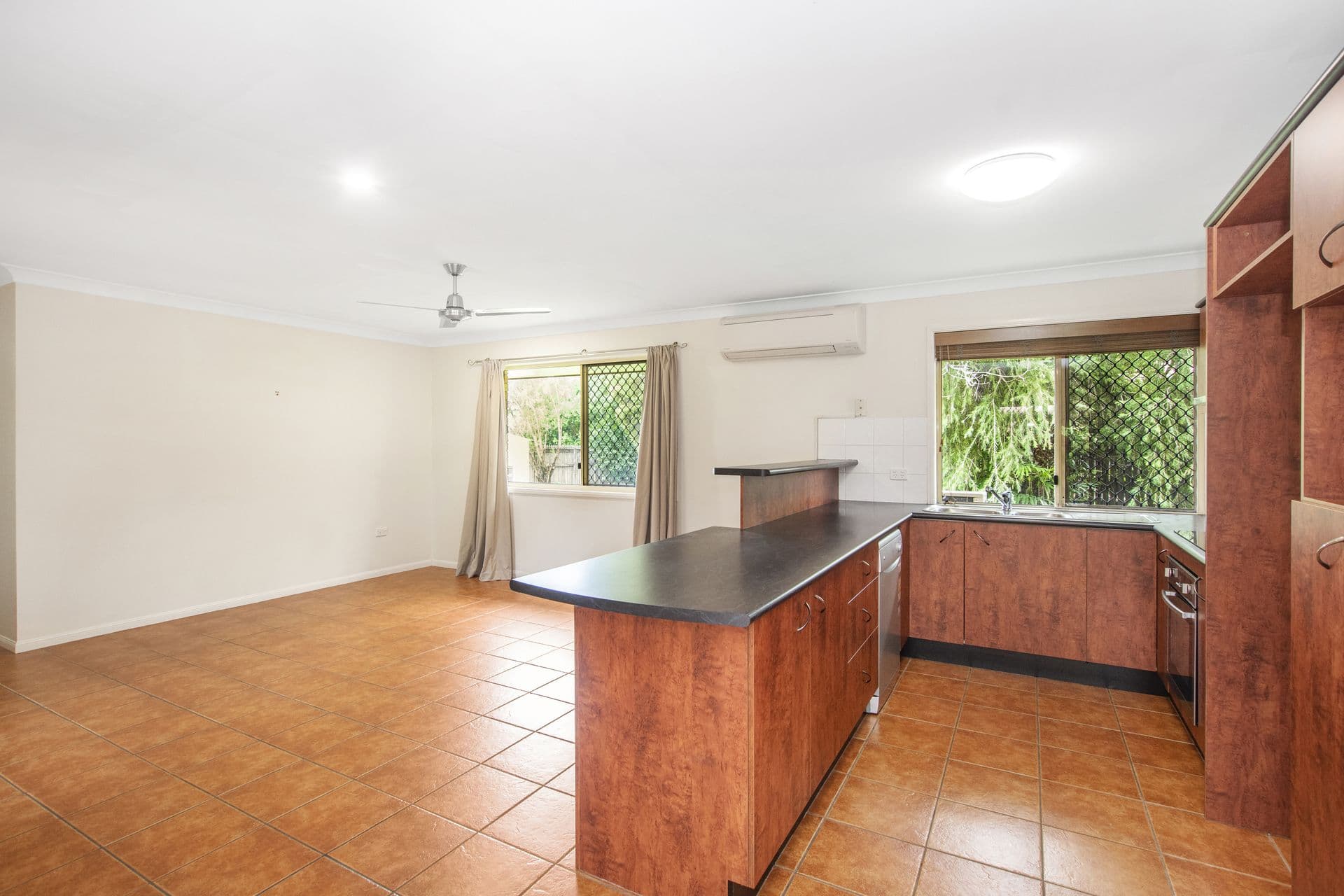 9 Gernika Court, Bushland Beach, QLD, 4818, Bushland Beach - Thumbnail 4