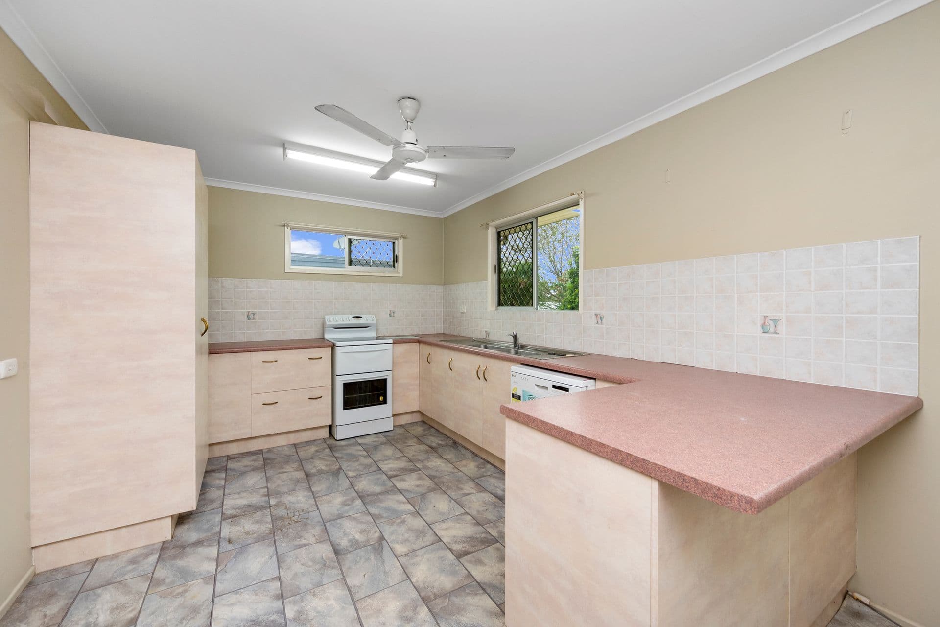 26 Hudson Street, Kirwan, QLD, 4817, Kirwan - Thumbnail 3