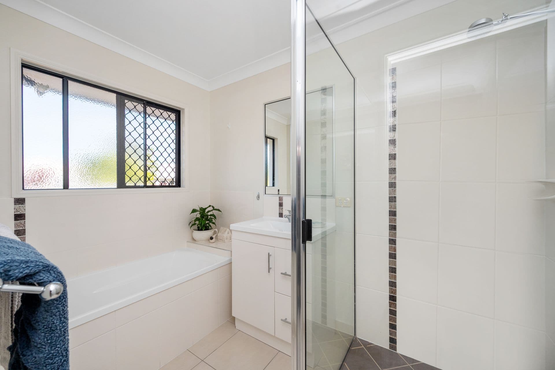 15 Ningaloo Crescent, Burdell, QLD, 4818, Burdell - Thumbnail 5