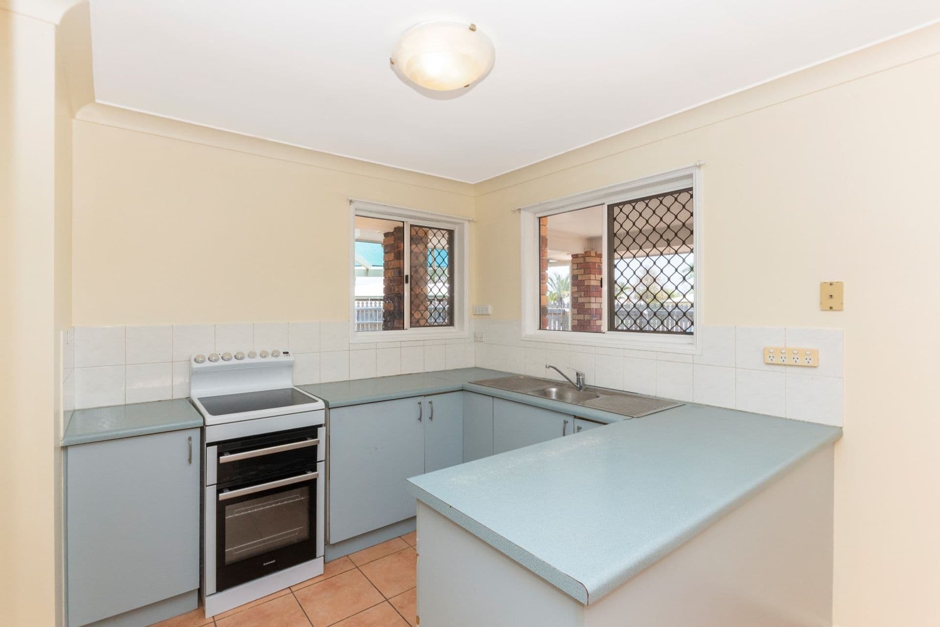 15 Rosewood Avenue, Kelso, QLD, 4815, Kelso - Thumbnail 4