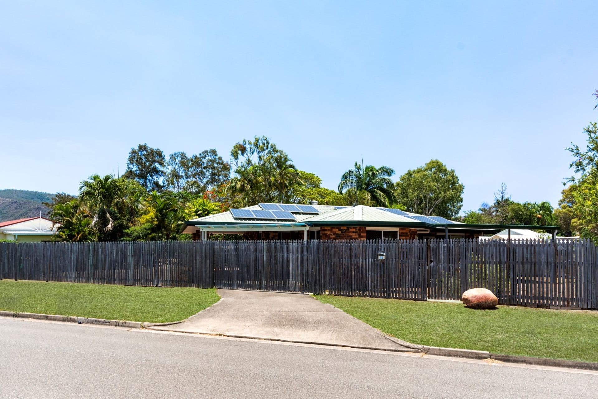 15 Rosewood Avenue, Kelso, QLD, 4815, Kelso - Thumbnail 2