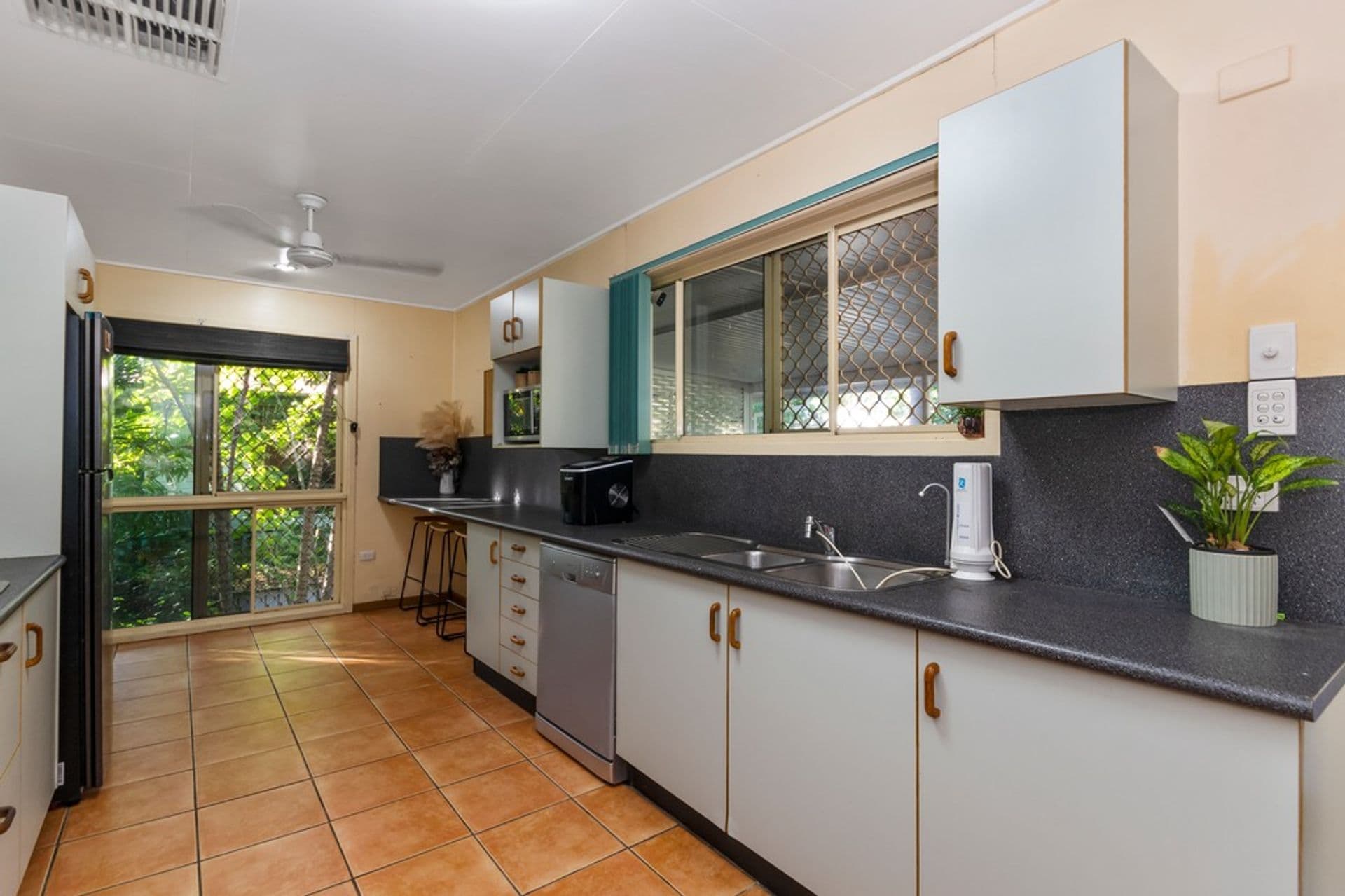 46 Nathan Street, Vincent, QLD, 4814, Vincent - Thumbnail 4