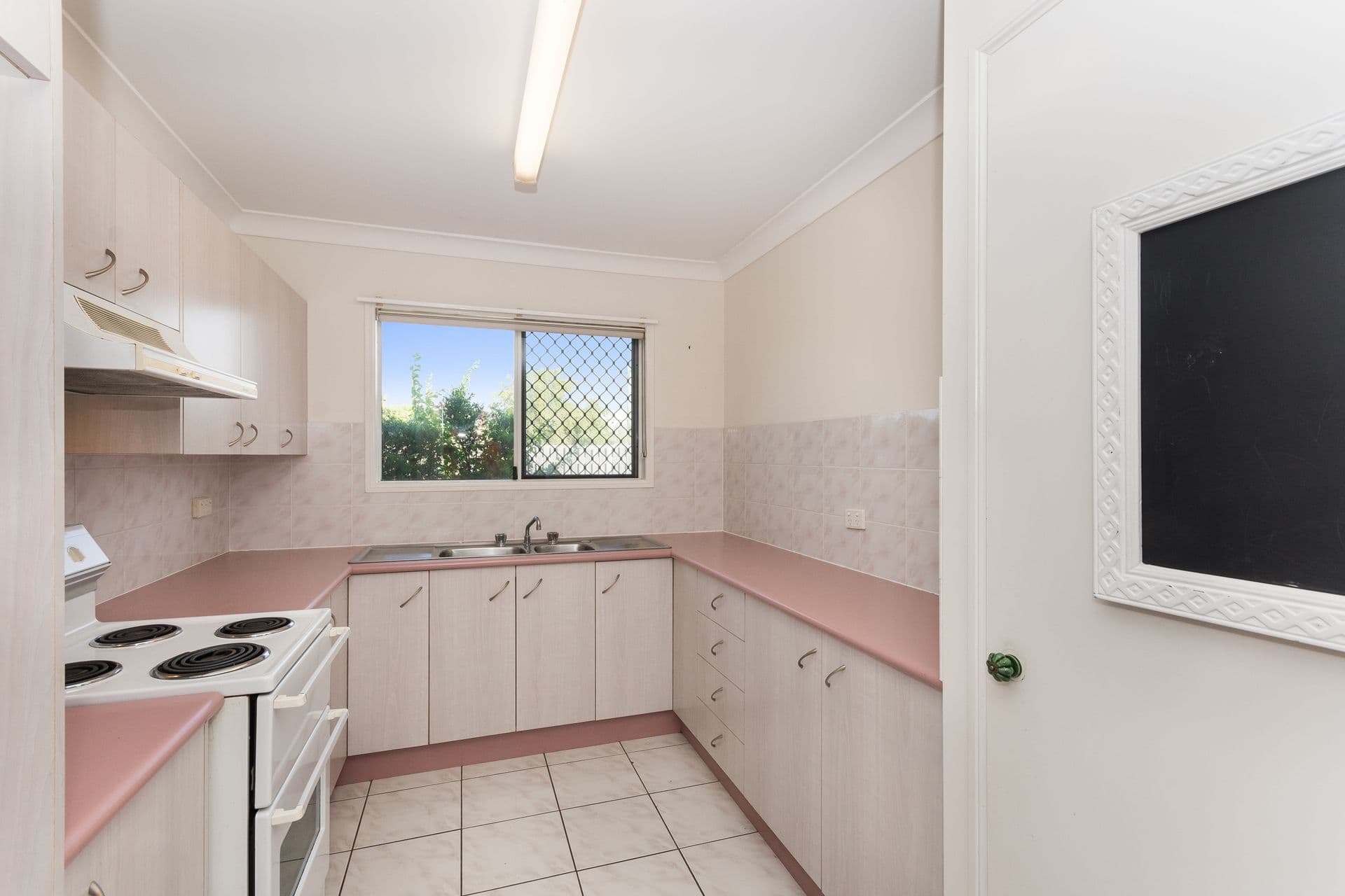 2/24 Lothair Street, Pimlico, QLD, 4812, Pimlico - Thumbnail 3
