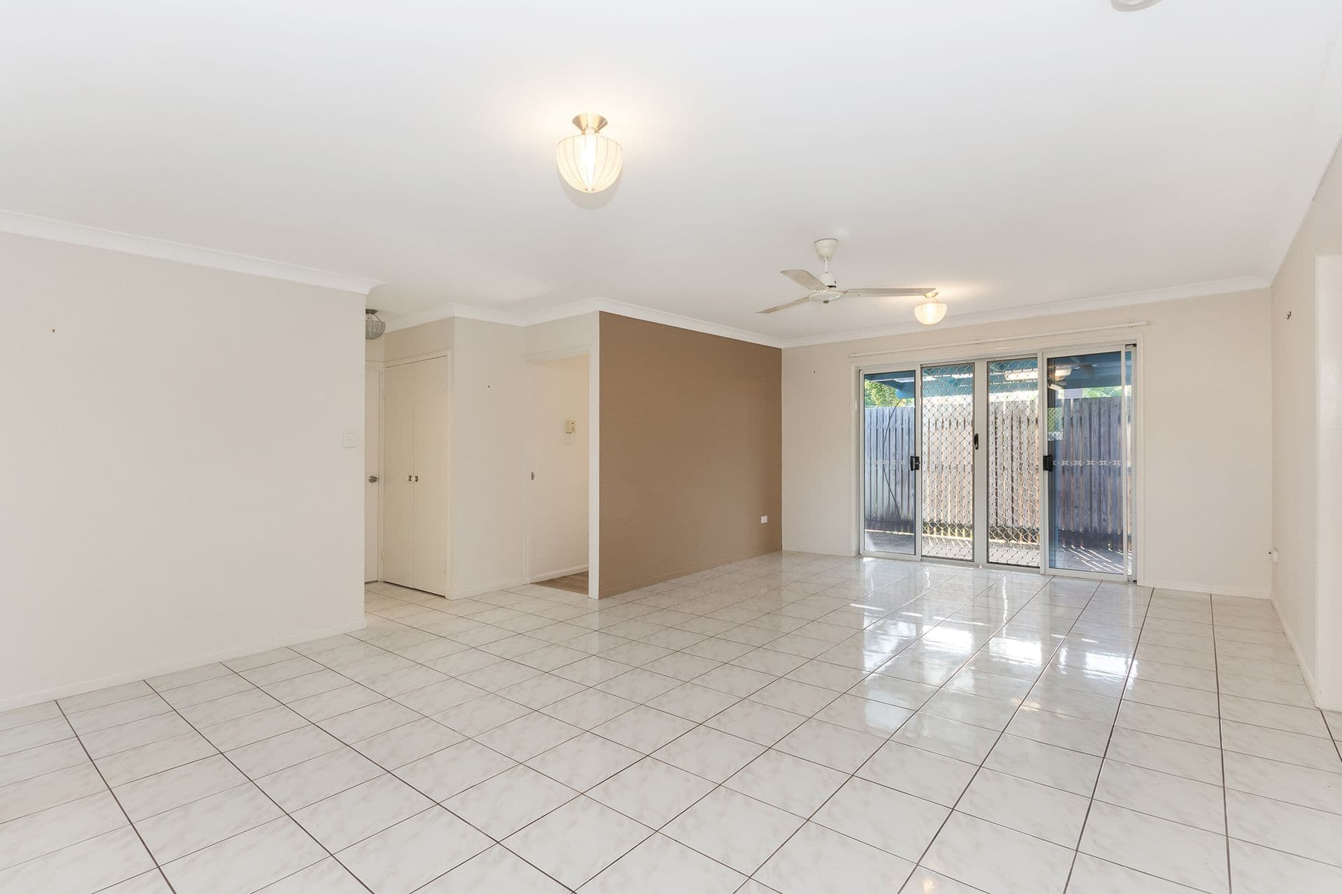2/24 Lothair Street, Pimlico, QLD, 4812, Pimlico - Thumbnail 2