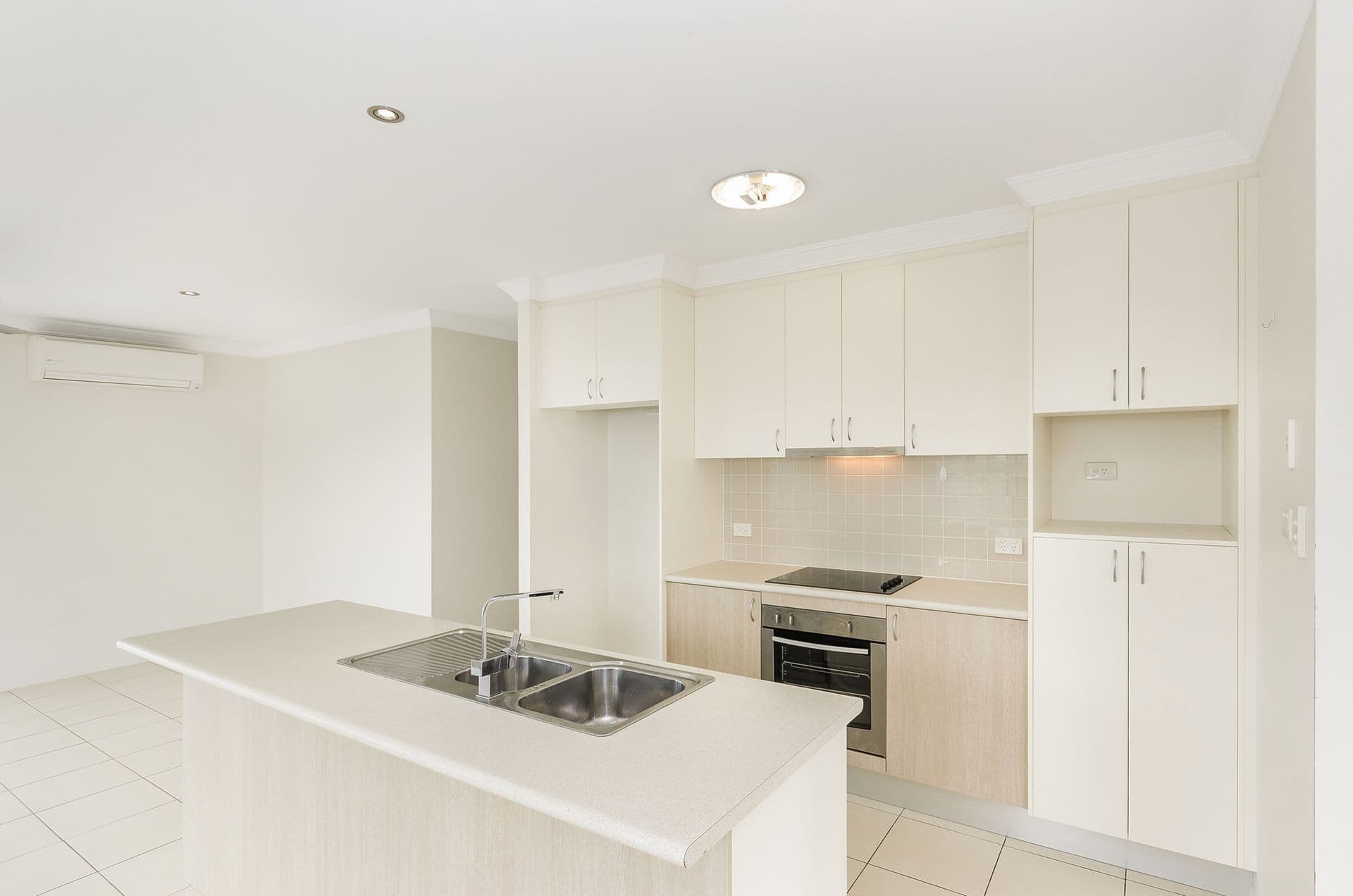 17 Stockton Elbow, Mount Louisa, QLD, 4814, Mount Louisa - Thumbnail 2
