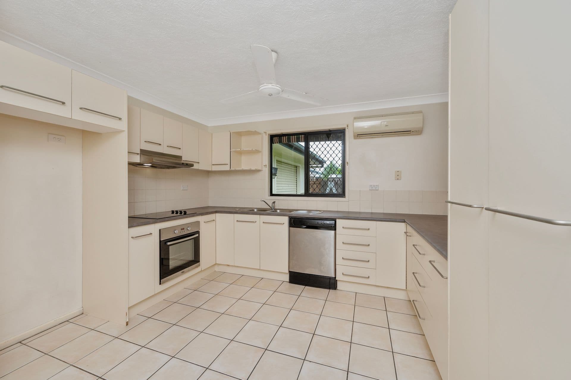 3 Monet Close, Kirwan, QLD, 4817, Kirwan - Thumbnail 2