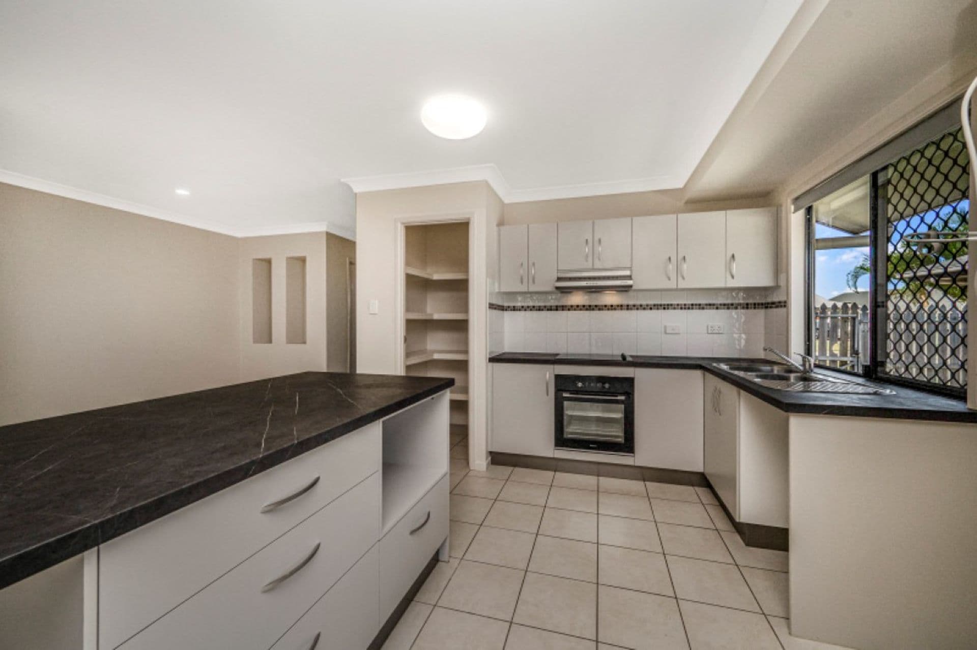 4 Romboli Court, Burdell, QLD, 4818, Burdell - Thumbnail 2