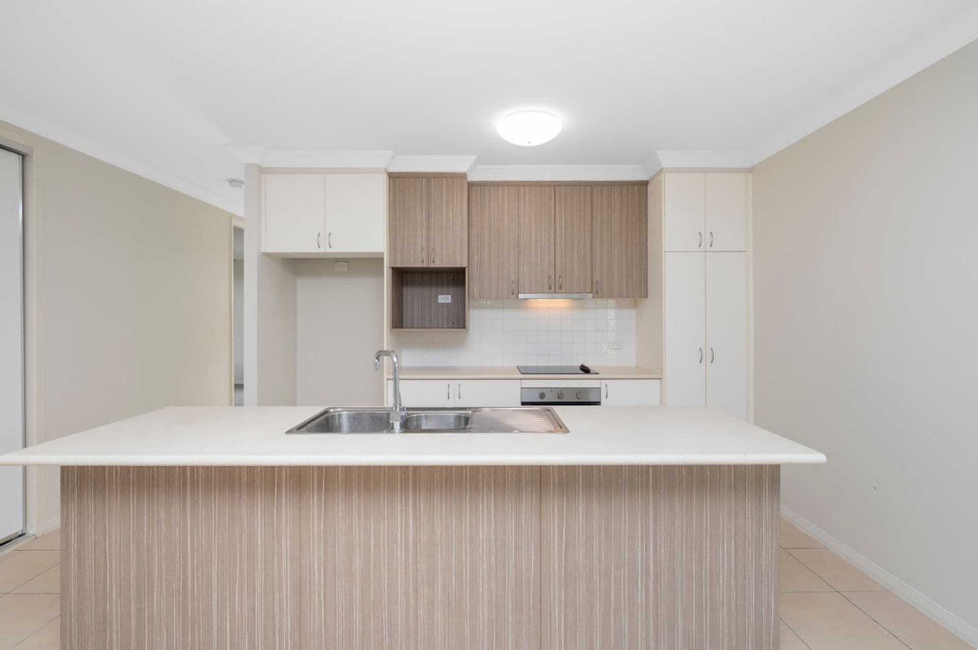 28 Franklin Drive, Mount Louisa, QLD, 4814, Mount Louisa - Thumbnail 2