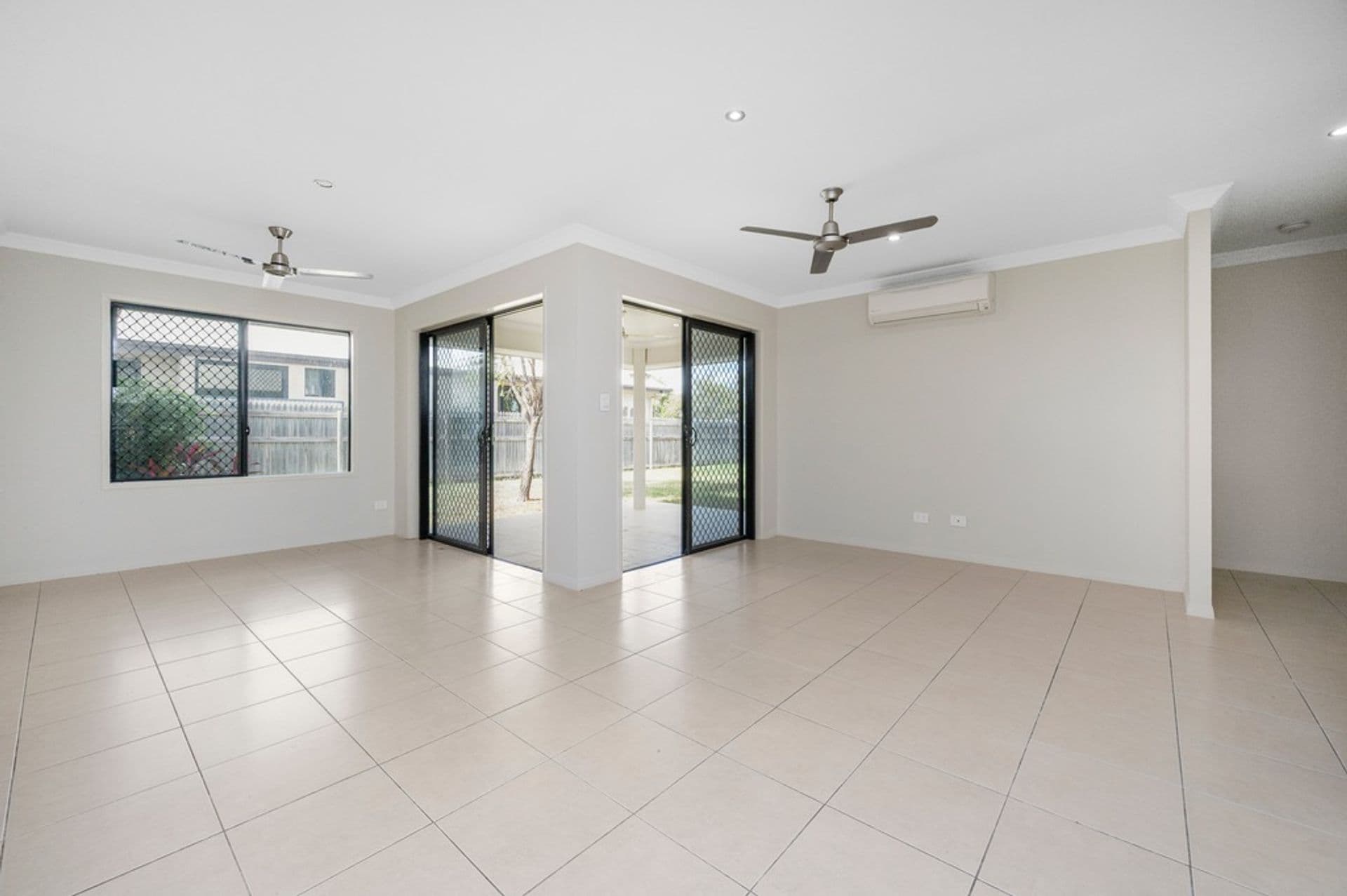 28 Franklin Drive, Mount Louisa, QLD, 4814, Mount Louisa - Thumbnail 3