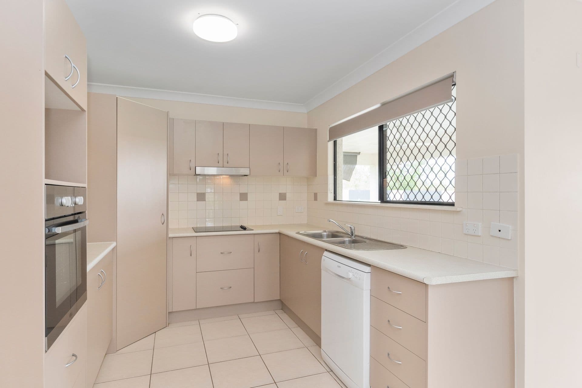 18 Dundabella Drive, Deeragun, QLD, 4818, Deeragun - Thumbnail 2