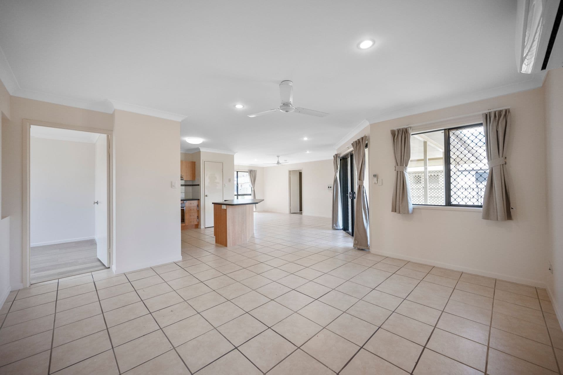 32 Bamboo Crescent, Mount Louisa, QLD, 4814, Mount Louisa - Thumbnail 3