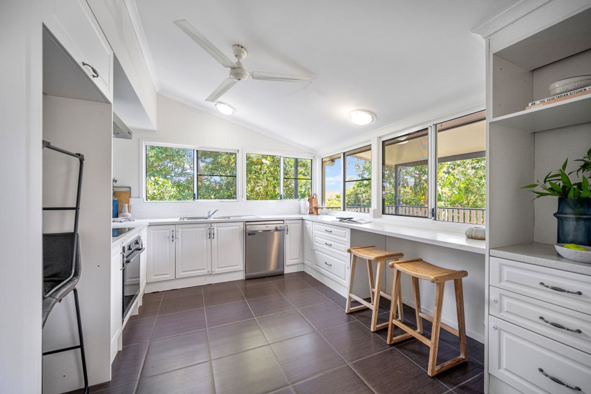 1646 Riverway Drive, Kelso, QLD, 4815, Kelso - Thumbnail 3