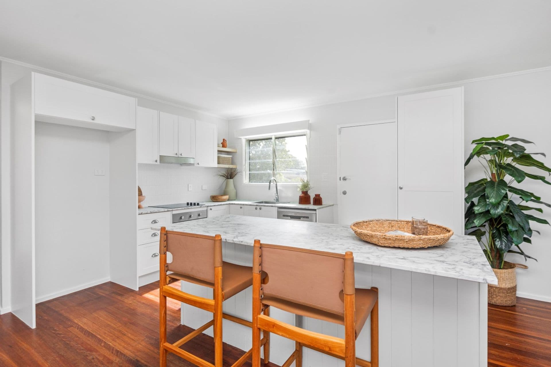 14 Lowth Street, Rosslea, QLD, 4812, Rosslea - Thumbnail 2