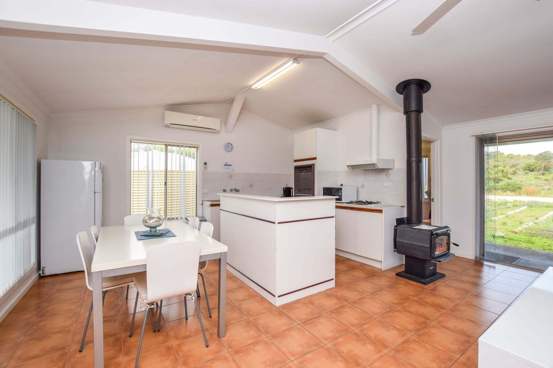 18 Pennington Road, Island Beach, SA, 5222, Island Beach - Thumbnail 2