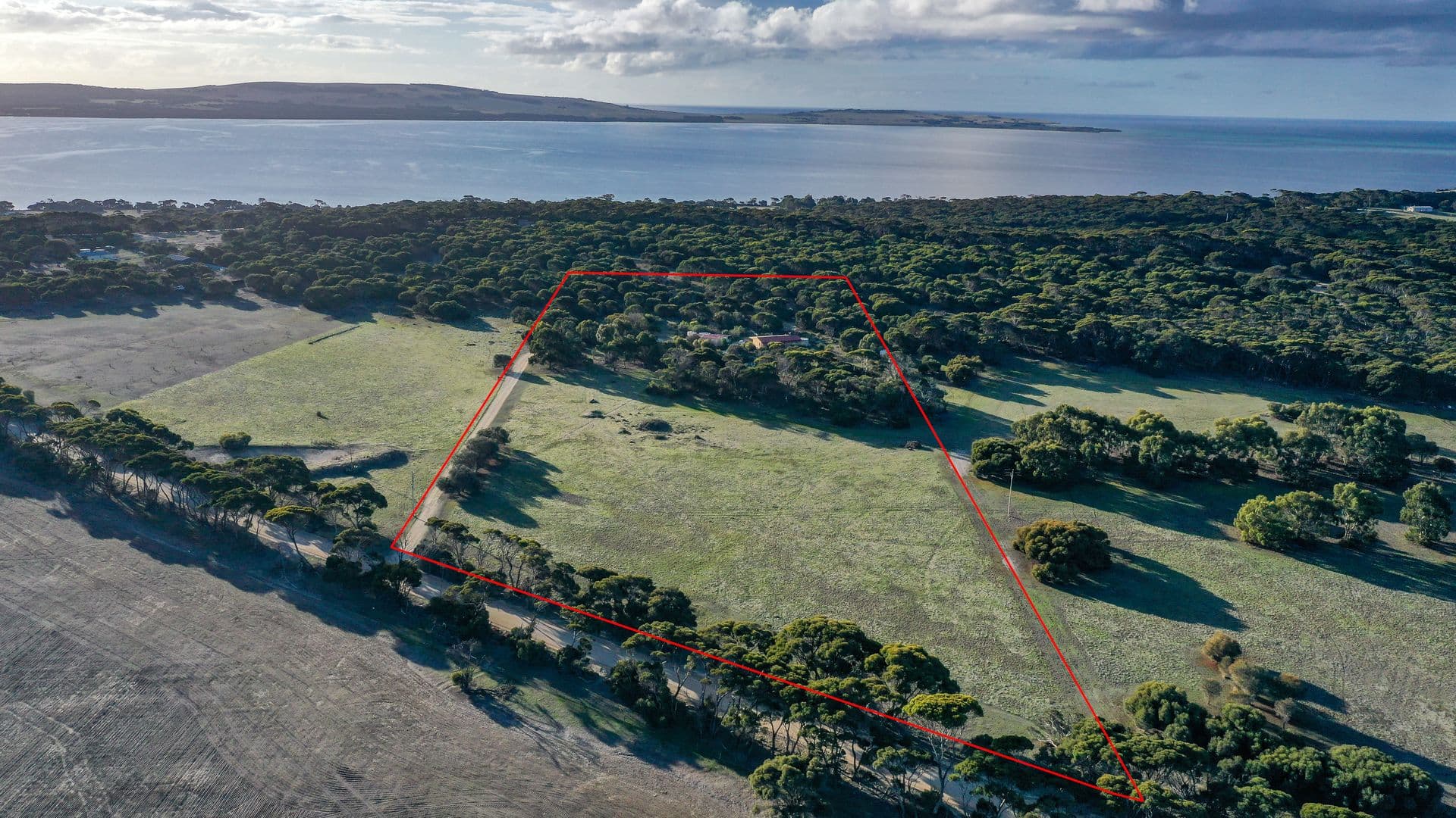 1/20-22 Ivanhoe Parade, Ivanhoe, Kingscote - Thumbnail 2