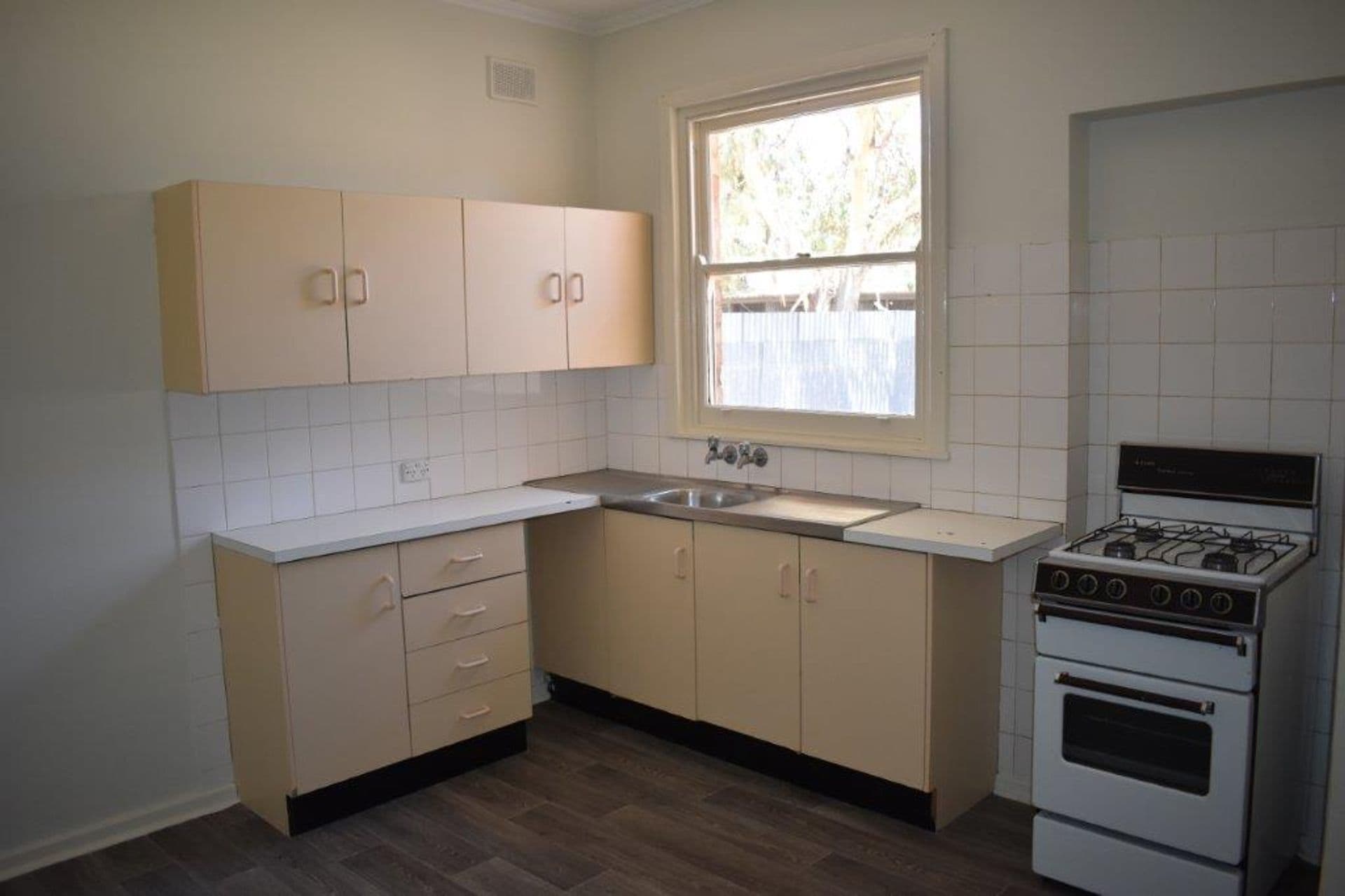 171 Esmond Road, Port Pirie, SA, 5540, Risdon Park - Thumbnail 7