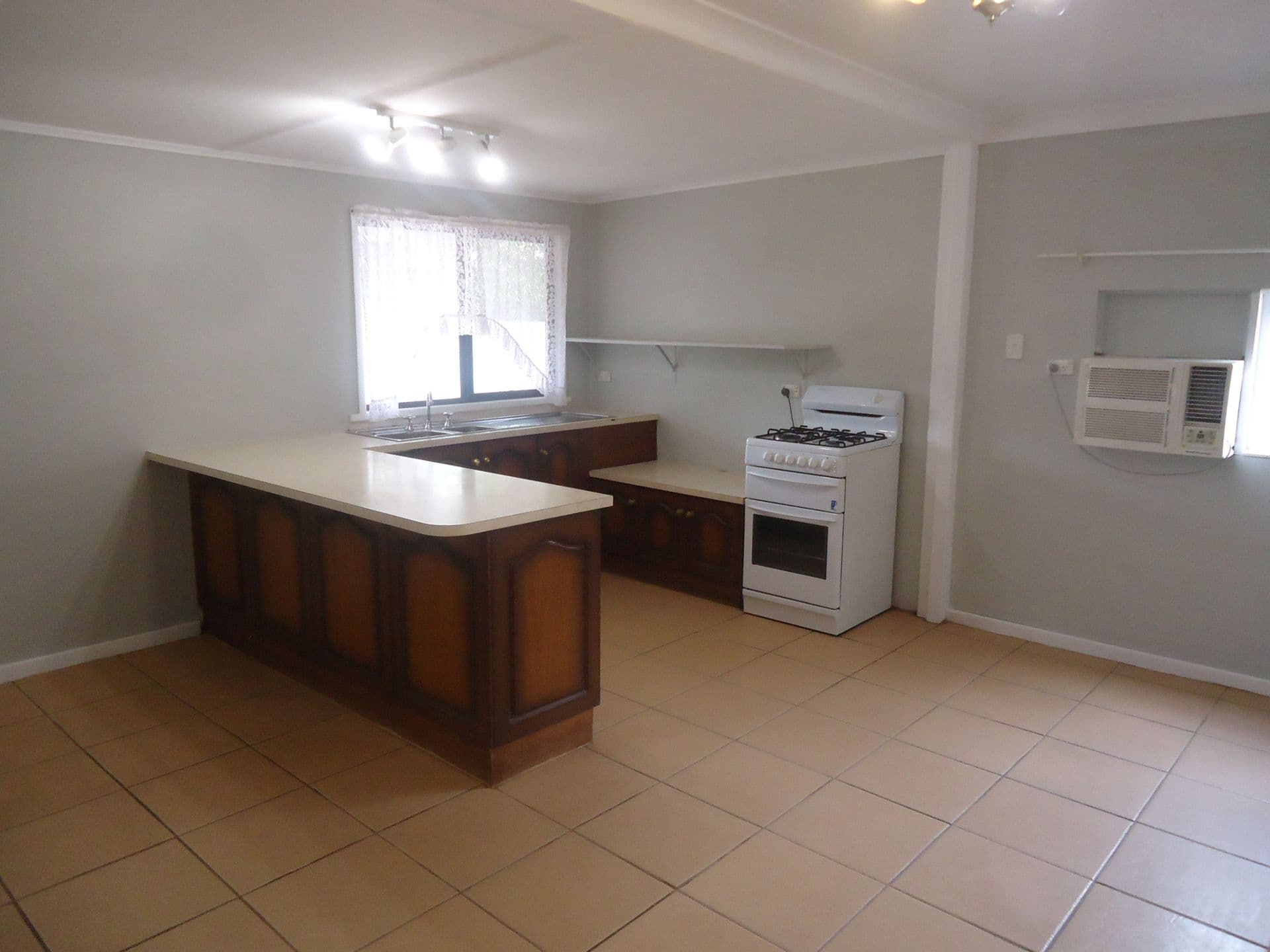 303 The Terrace, Port Pirie, SA, 5540, Port Pirie - Thumbnail 2