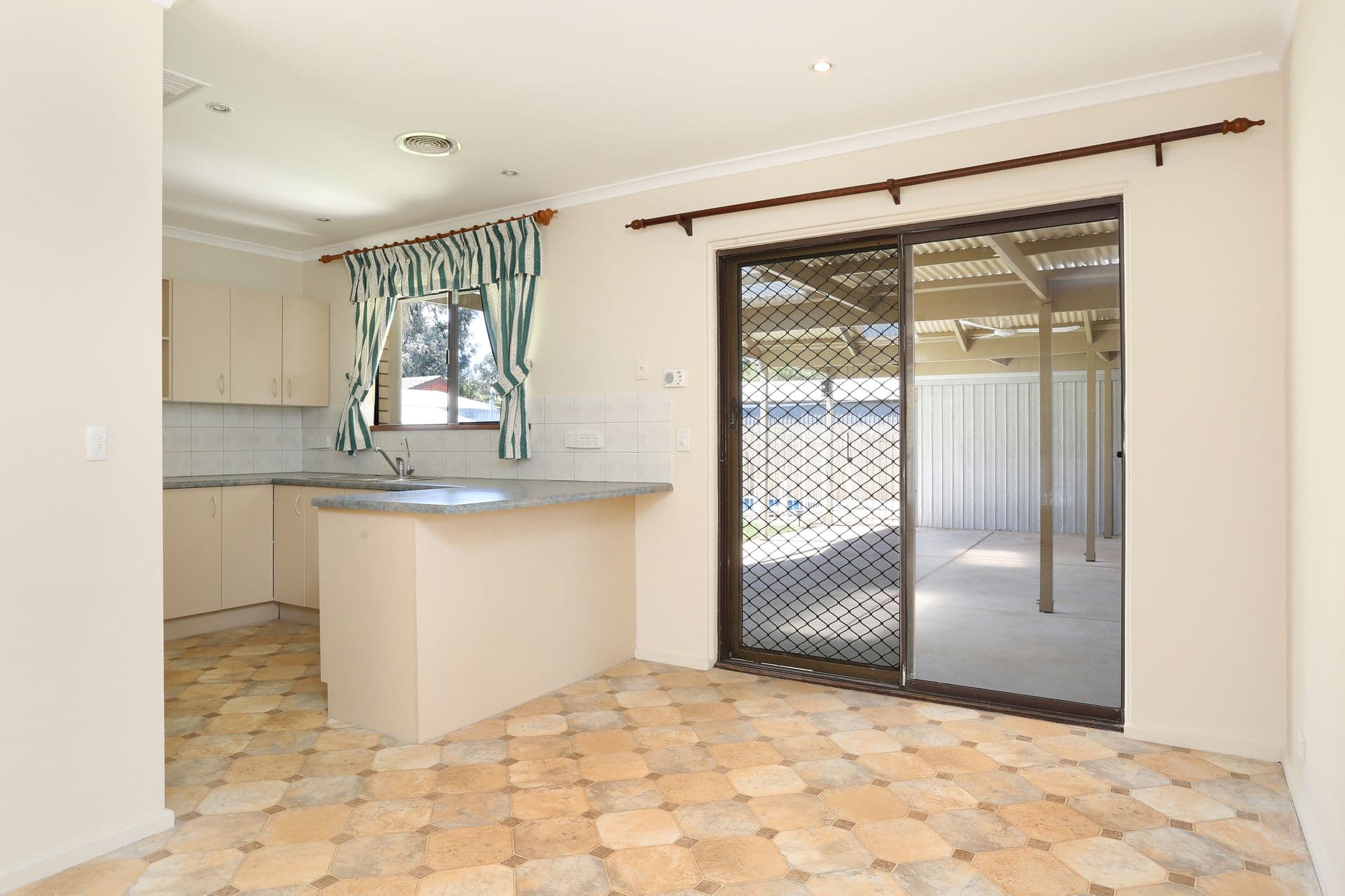 2/1568 Main North Road, Salisbury South, SA, 5106, Salisbury Downs - Thumbnail 3