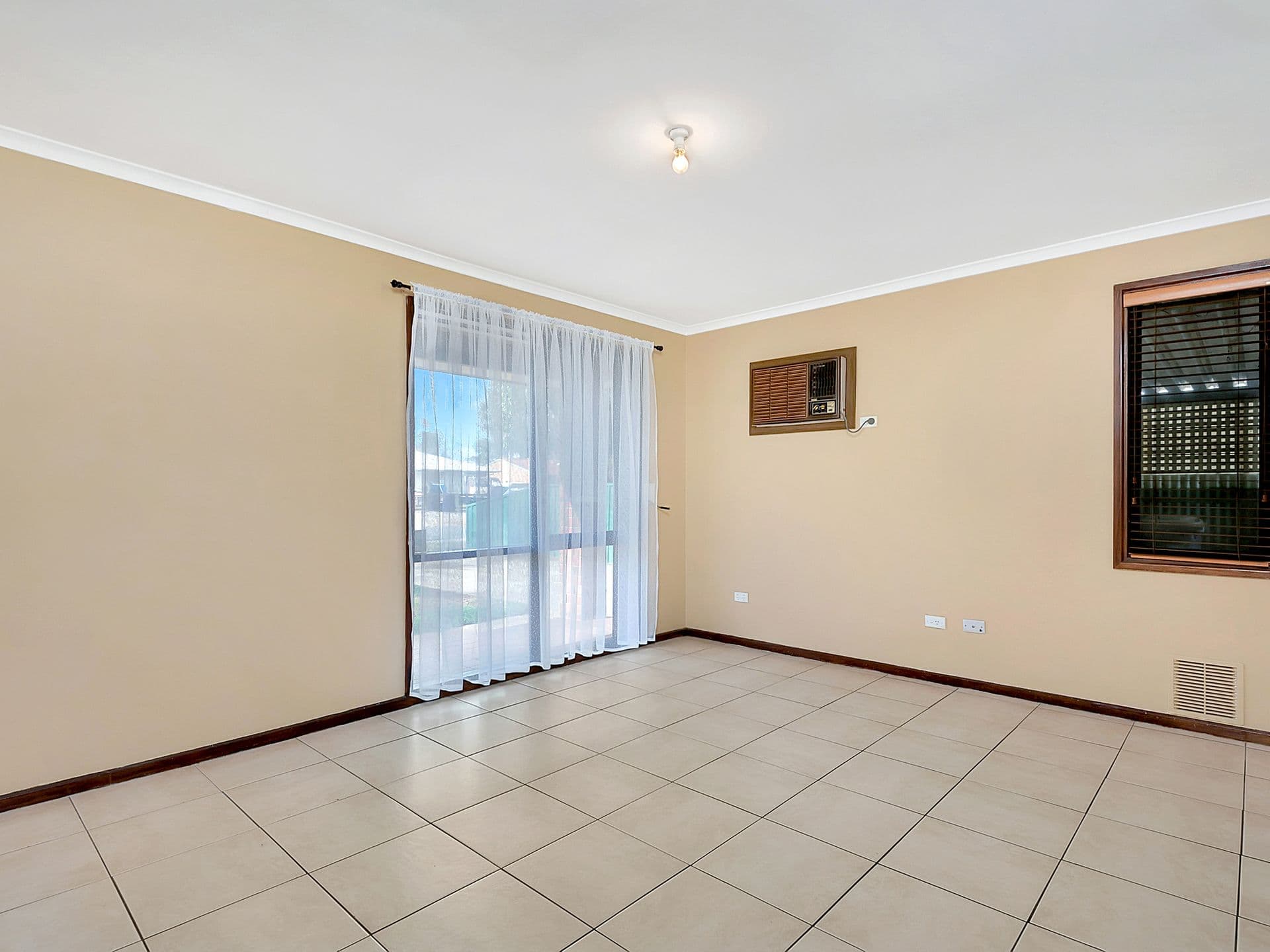 2/1568 Main North Road, Salisbury South, SA, 5106, Parafield Gardens - Thumbnail 2