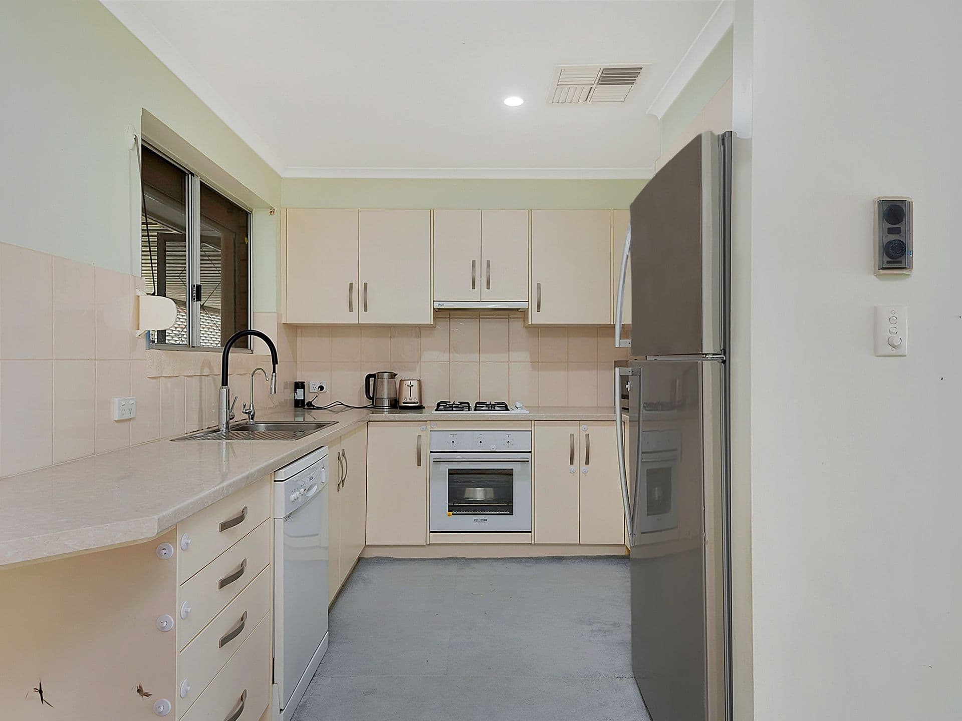 Unit 2, 27 Clunes Road, CRESWICK VIC 3363, Parafield Gardens - Thumbnail 4