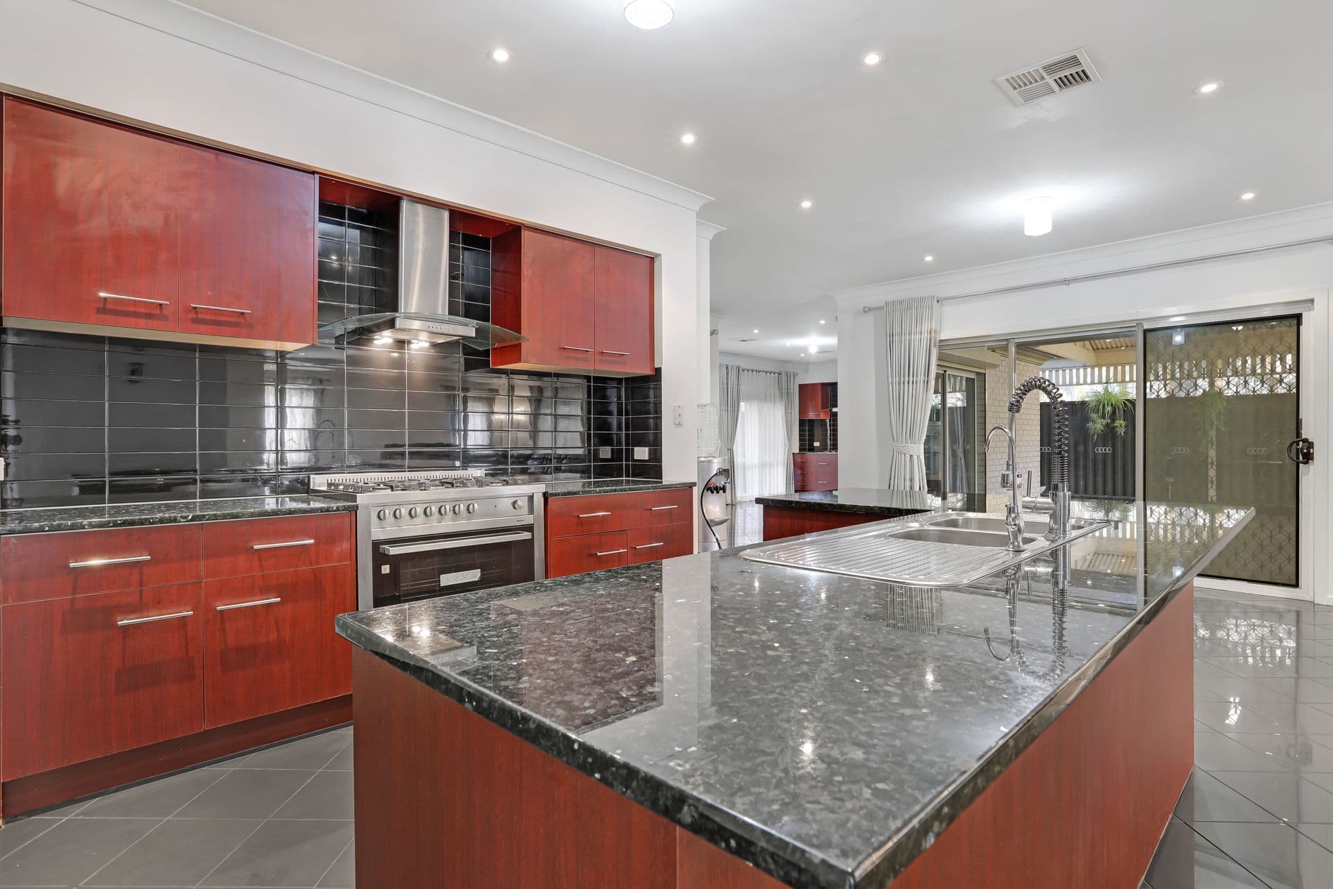 10 Mapleton Circuit, Mawson Lakes, SA, 5095, Mawson Lakes - Thumbnail 2