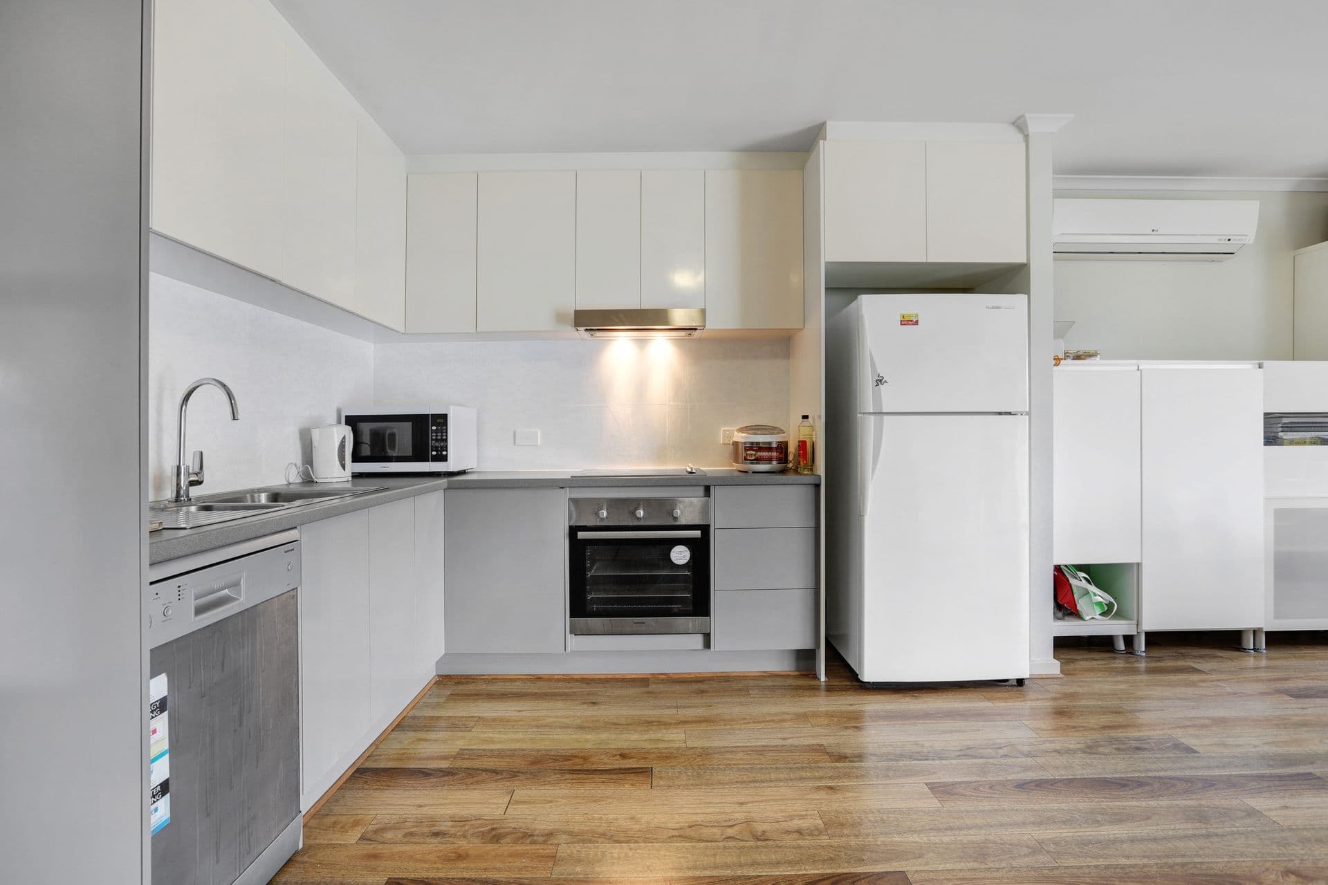 8/51  Victoria Parade, Mawson Lakes, SA, 5095, Eglinton - Thumbnail 4