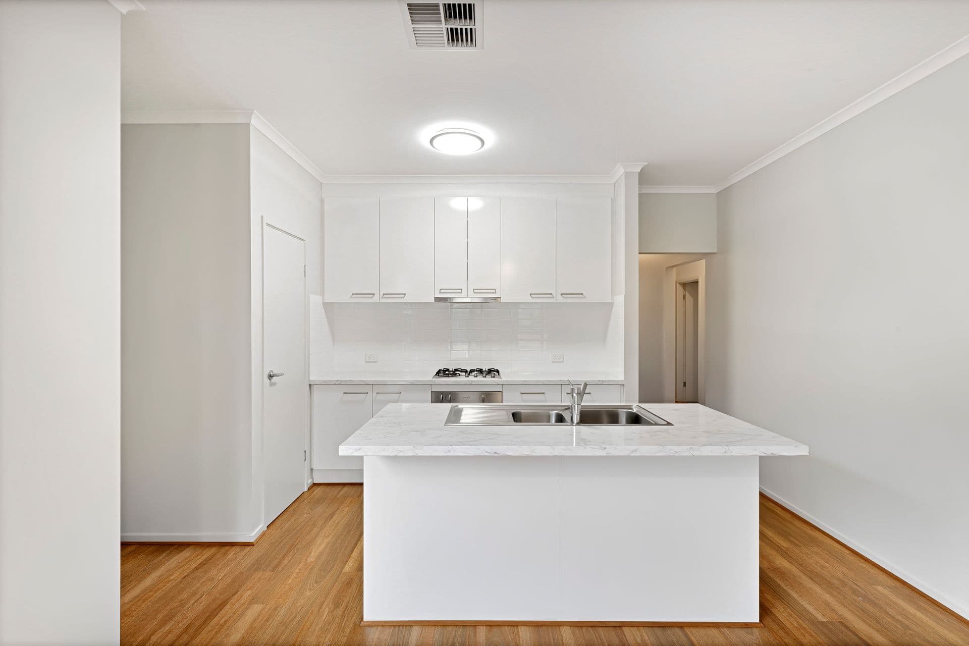 15 Rutherglen Avenue, Valley View, SA, 5093, Valley View - Thumbnail 3