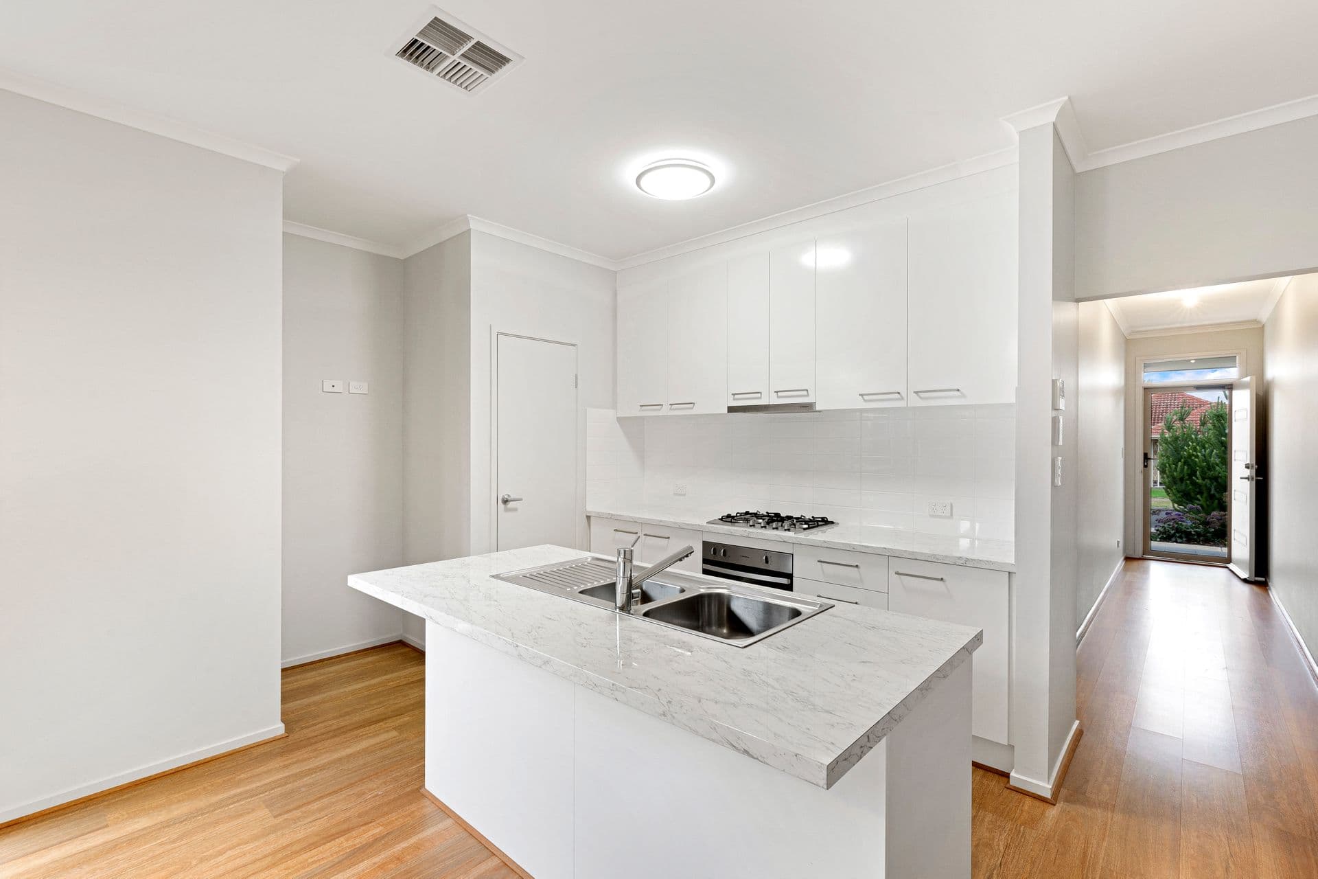 15 Rutherglen Avenue, Valley View, SA, 5093, Valley View - Thumbnail 4