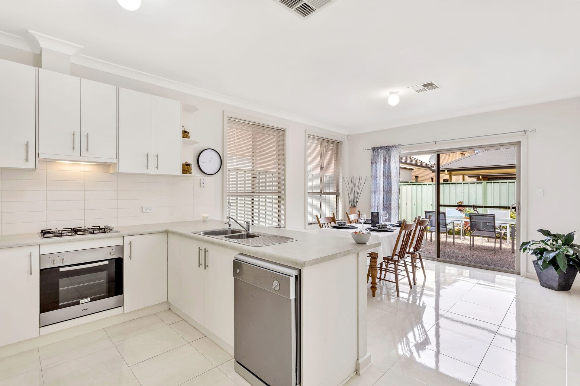 24 Hindmarsh Circuit, Mawson Lakes, SA, 5095, Mawson Lakes - Thumbnail 3