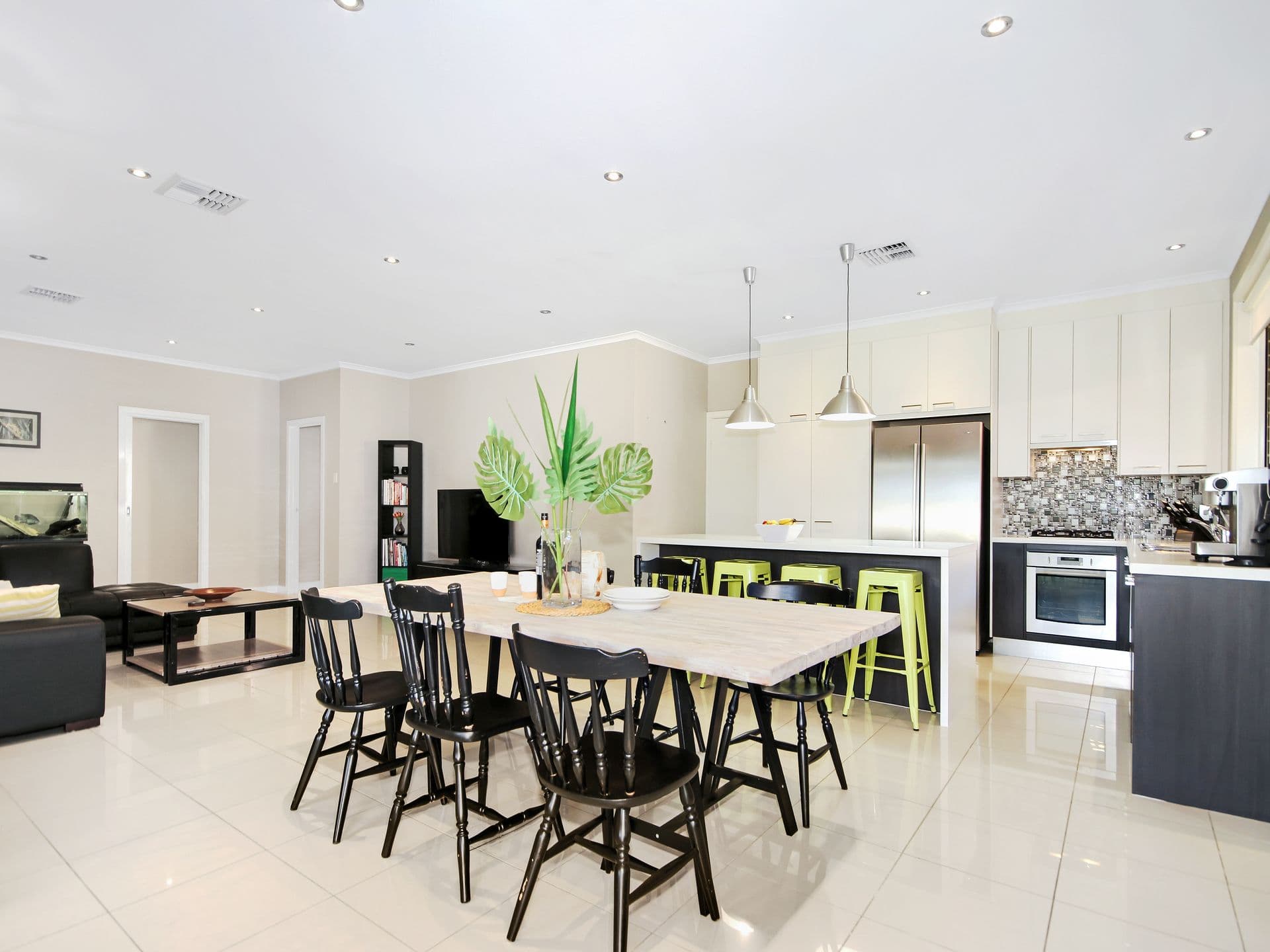 4 Nicholl Avenue, Aldinga Beach, SA, 5173, Aldinga Beach - Thumbnail 2