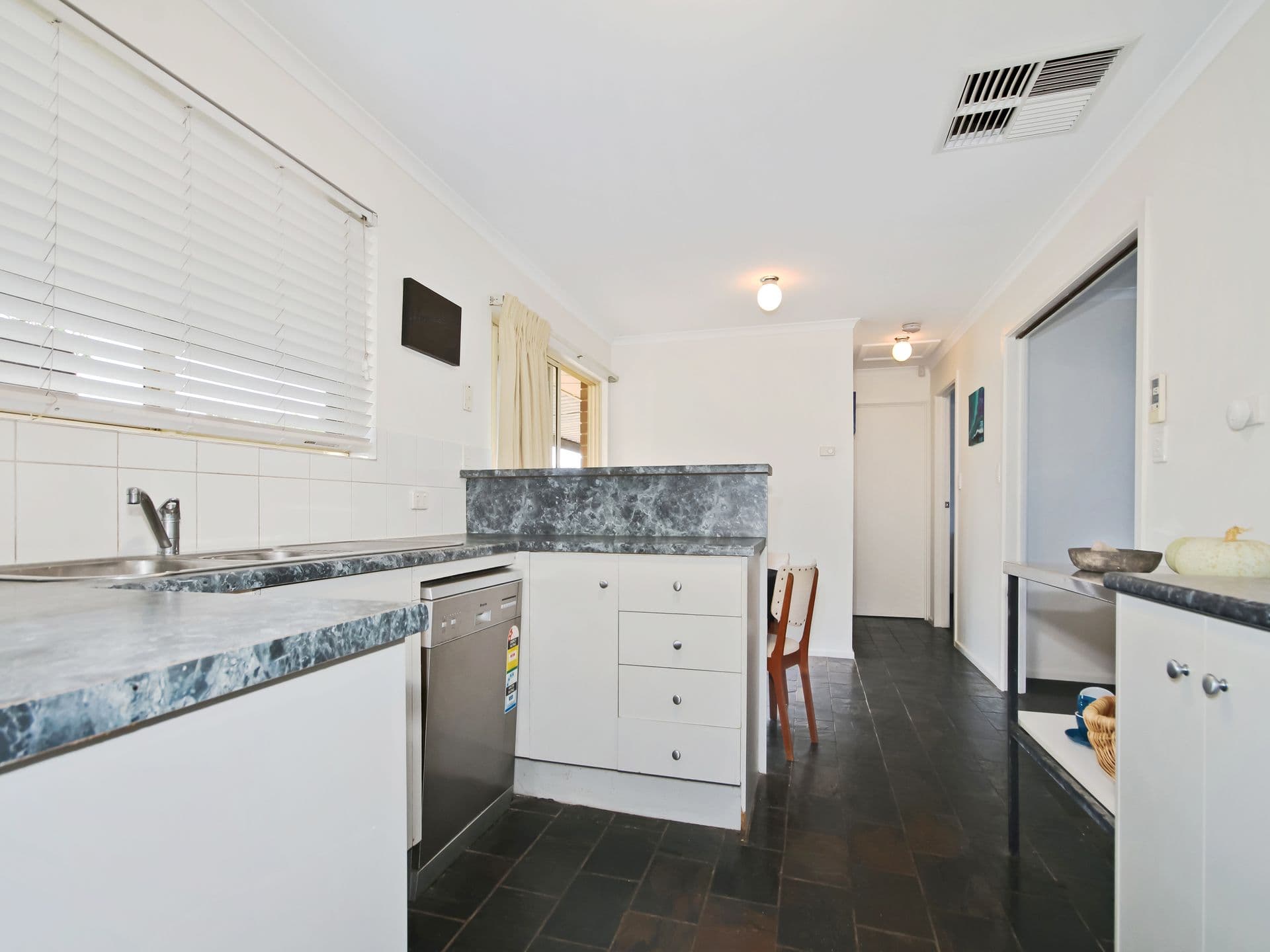 1 Strout Street, Aldinga Beach, SA, 5173, Aldinga Beach - Thumbnail 4