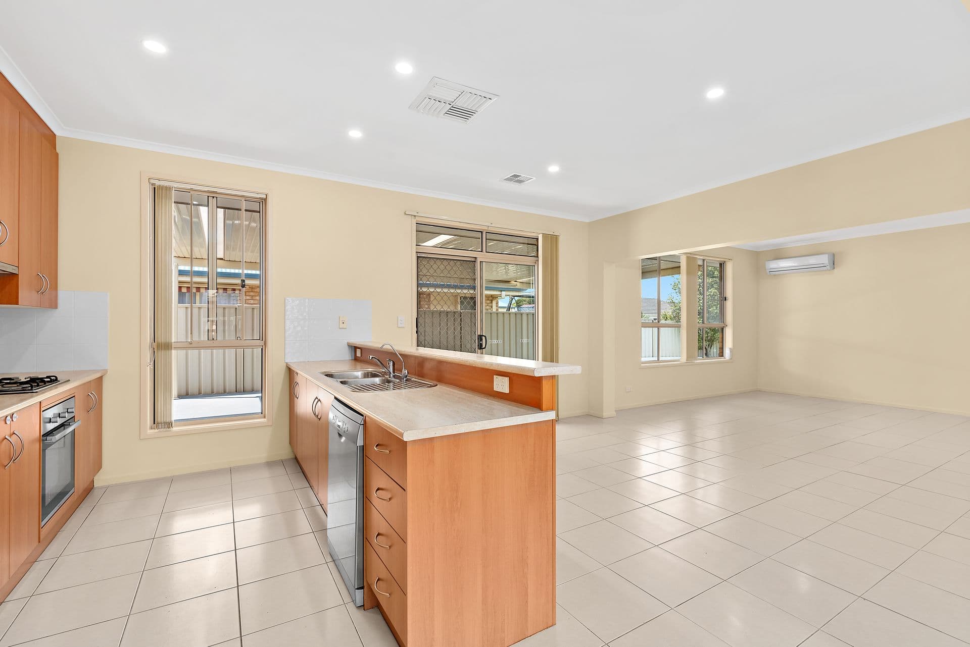 94 Quinliven Road, Aldinga Beach, SA, 5173, Aldinga Beach - Thumbnail 6