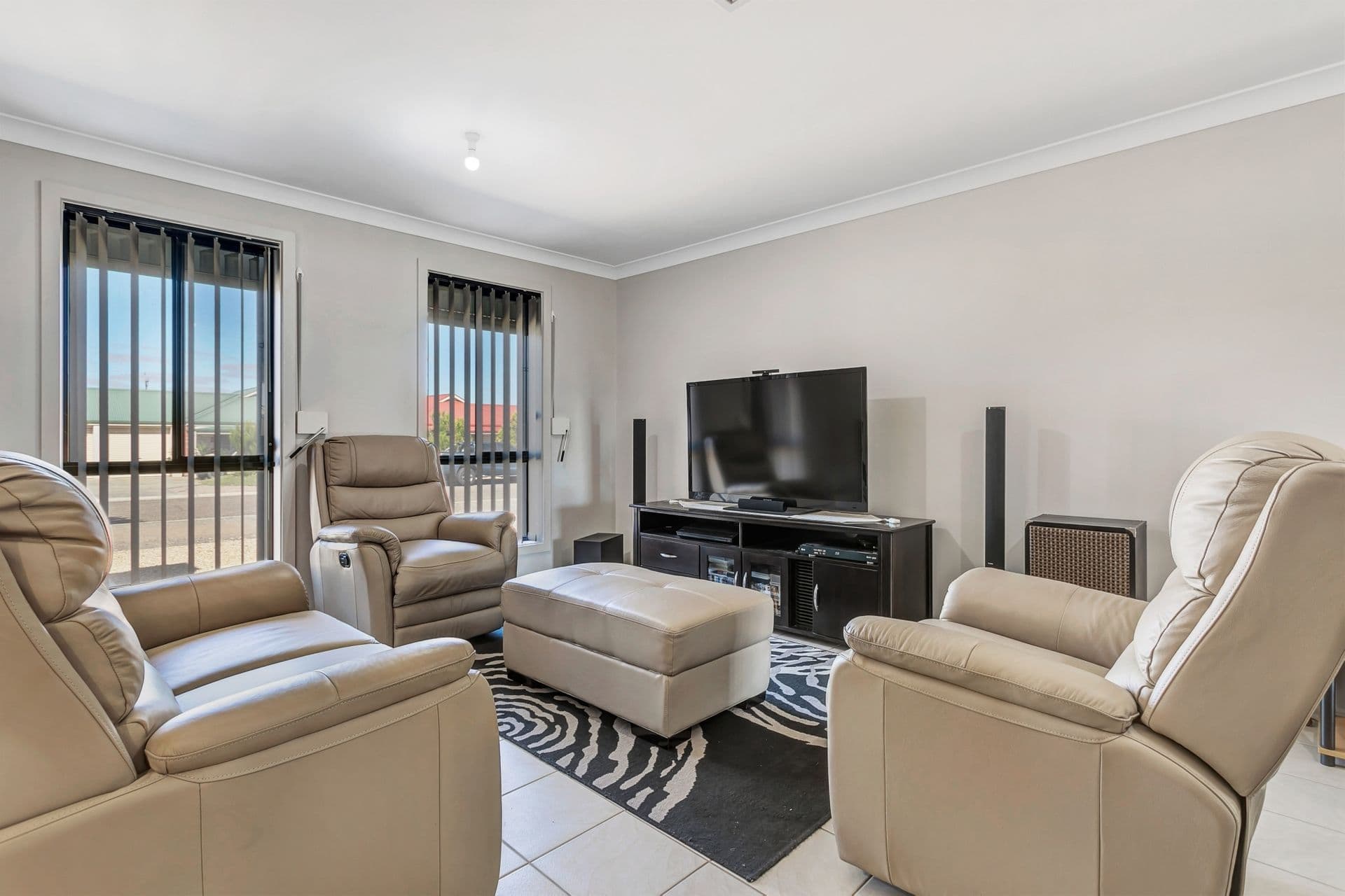 18 Ovens Avenue, Murray Bridge, SA, 5253, Murray Bridge - Thumbnail 2
