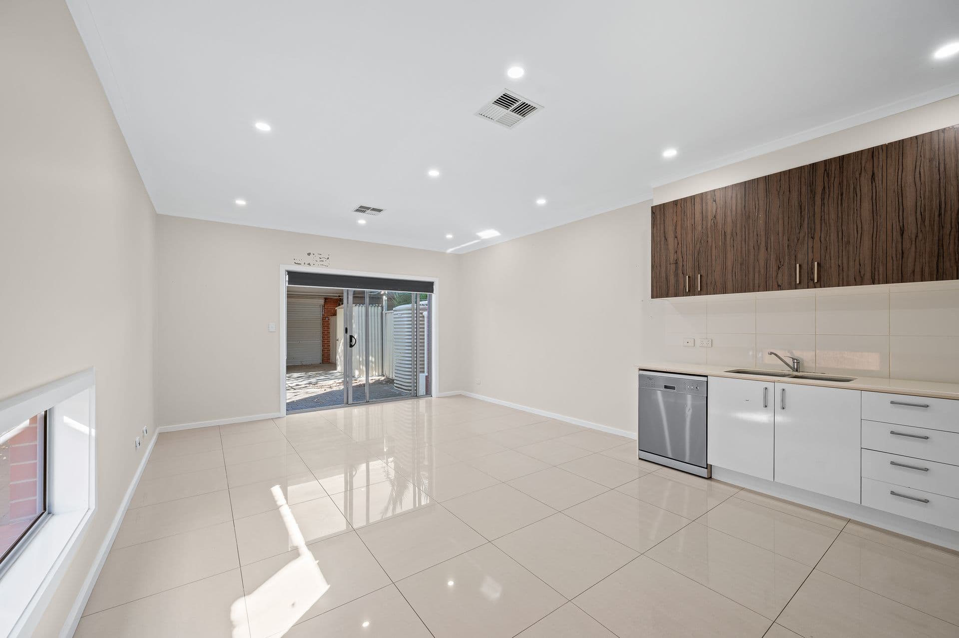 1/8 Kitto Crescent, Aldinga Beach, SA, 5173, Aldinga Beach - Thumbnail 5