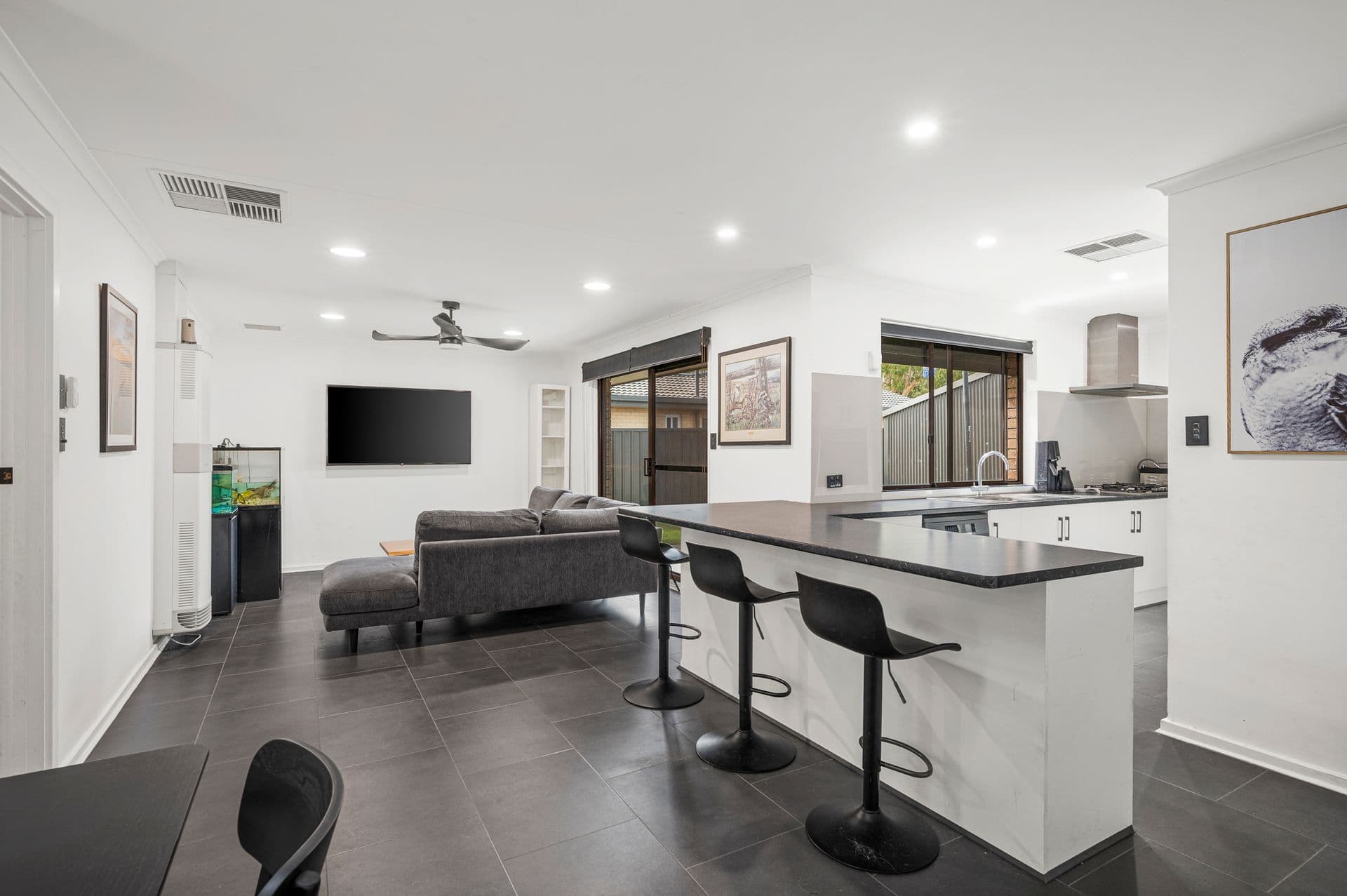31 Carol Crescent, Morphett Vale, SA, 5162, Morphett Vale - Thumbnail 2