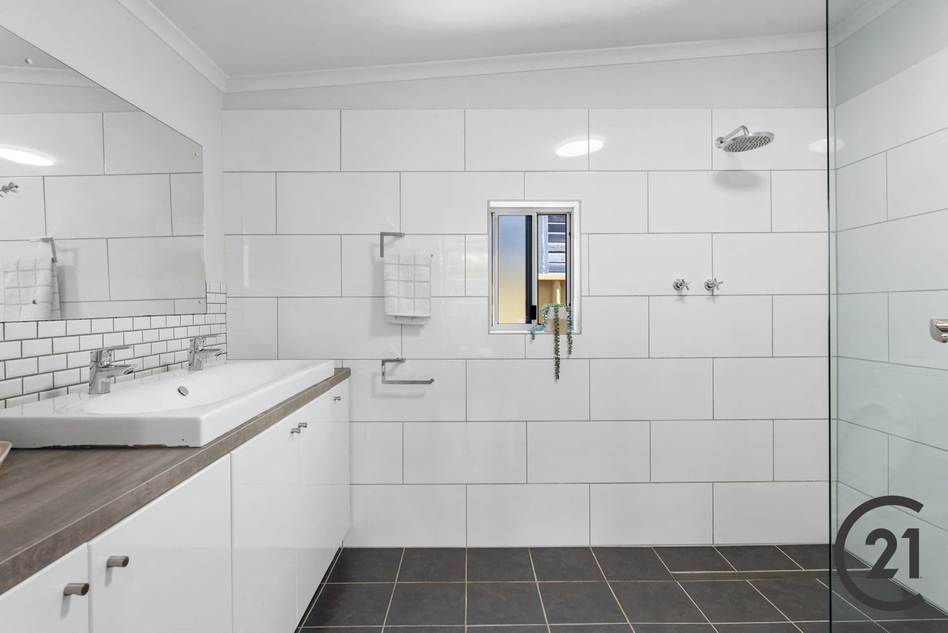 2/11 CEDAR Court, BURLEIGH HEADS QLD 4220, Largs North - Thumbnail 6