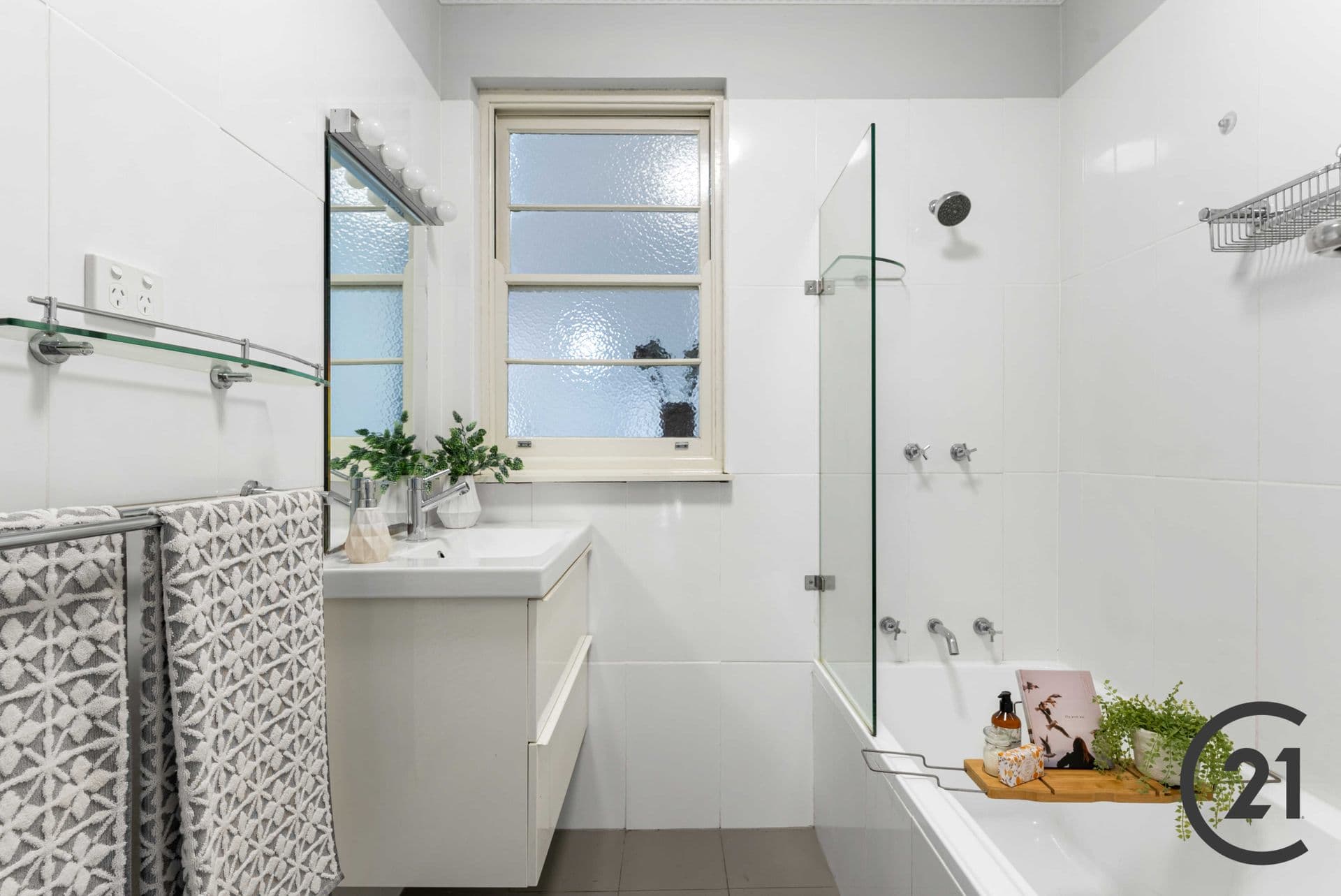 2/11 CEDAR Court, BURLEIGH HEADS QLD 4220, Largs North - Thumbnail 4