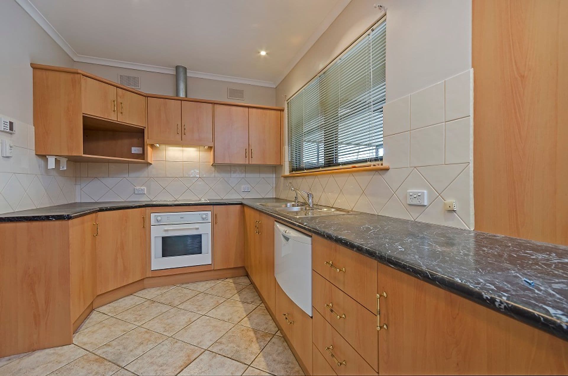 26 Sutherland Avenue, Semaphore Park, SA, 5019, Semaphore Park - Thumbnail 3