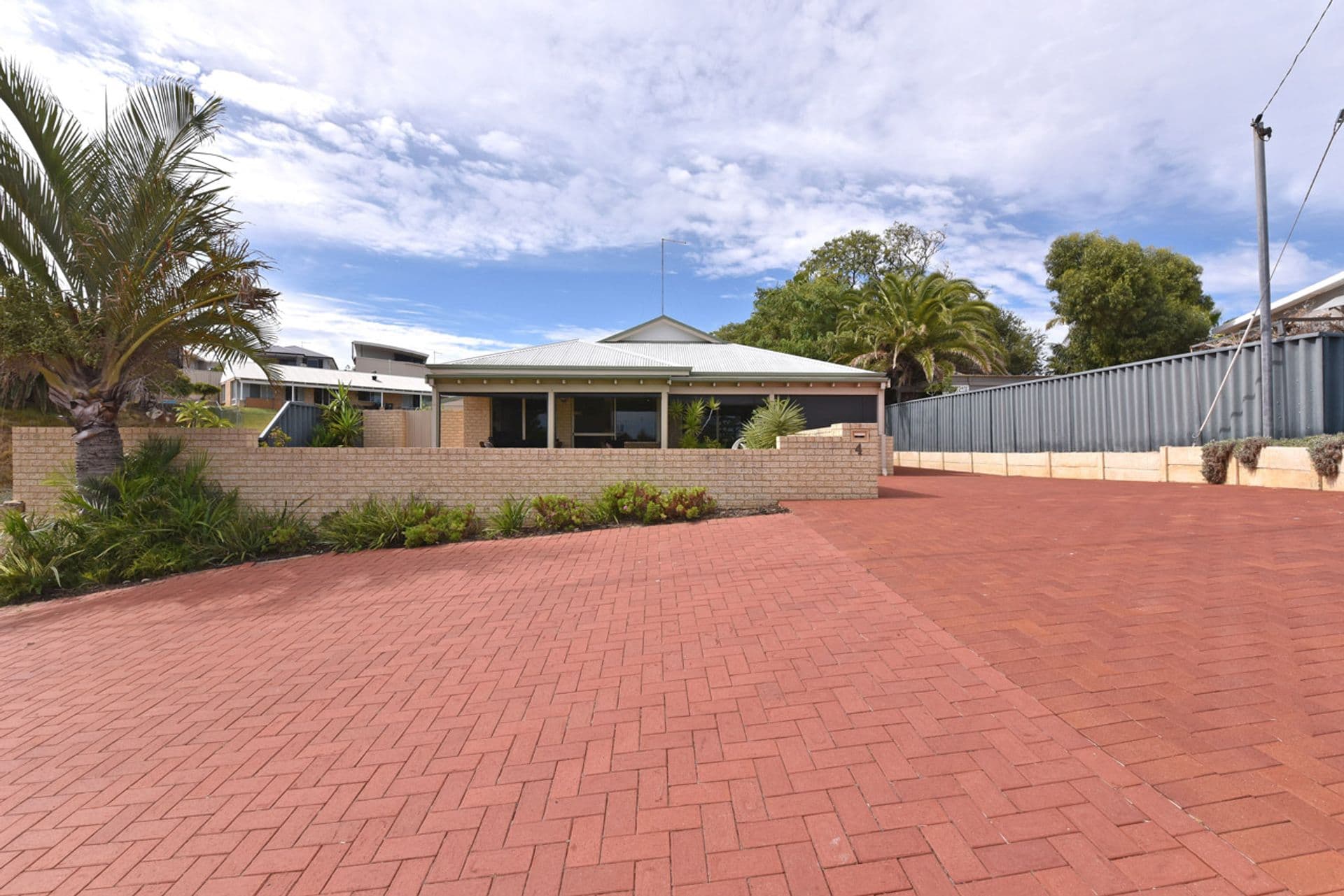 4 Hazel Avenue, Quinns Rocks, WA, 6030, Quinns Rocks - Thumbnail 2