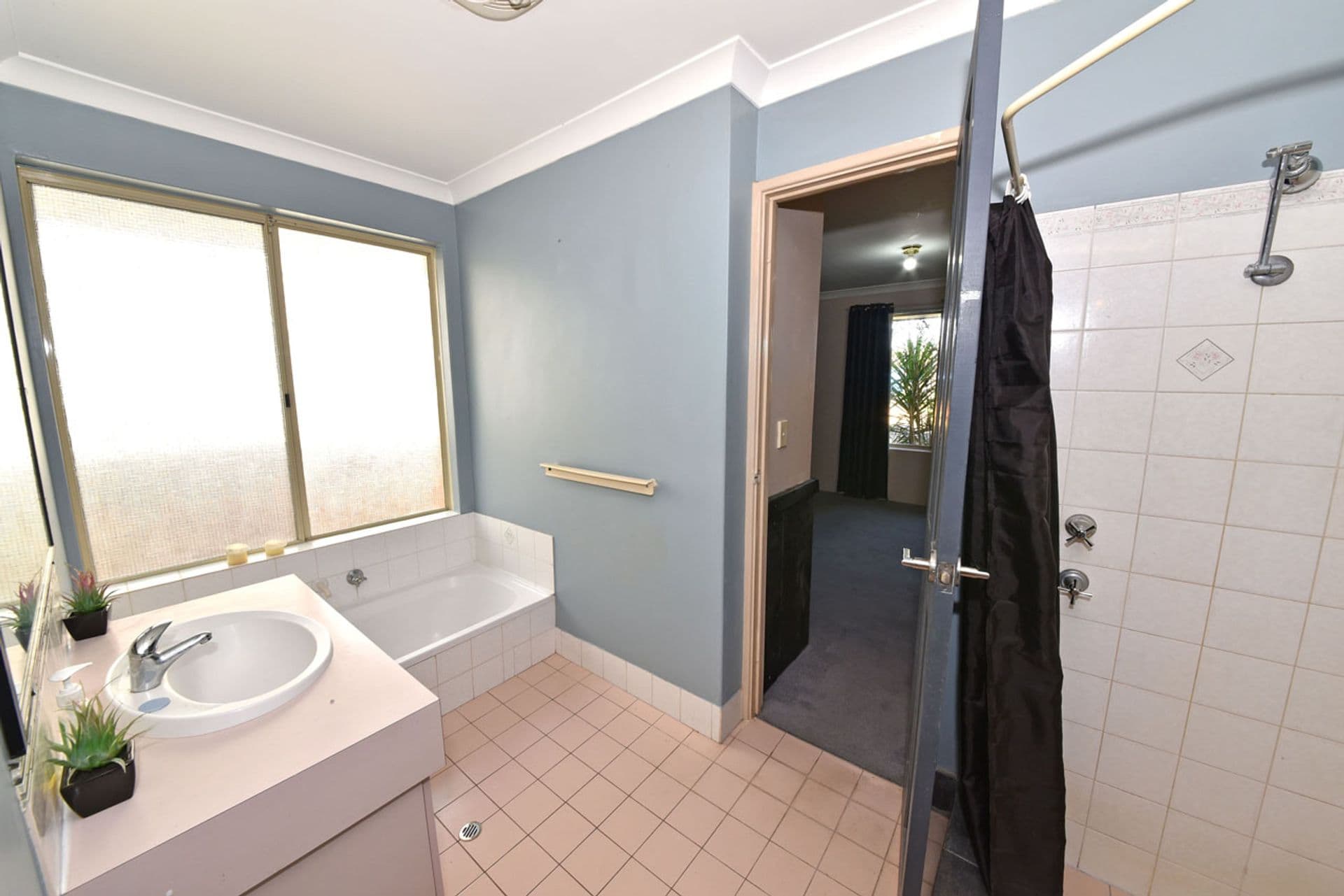 98 Birdwood Drive, Blue Haven, NSW, 2262, Blue Haven - Thumbnail 6