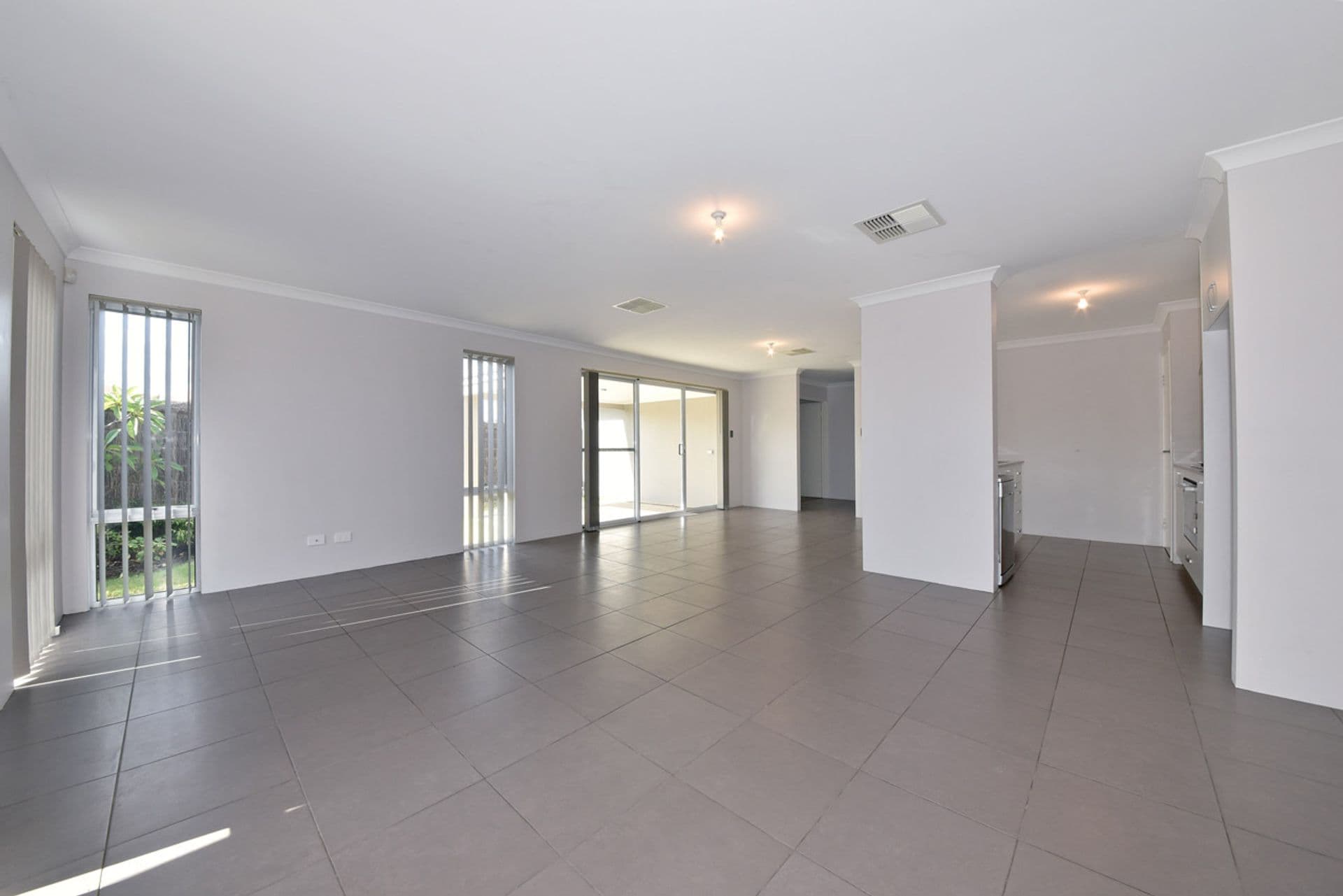 15 Uppingham Way, Butler, WA, 6036, Butler - Thumbnail 3