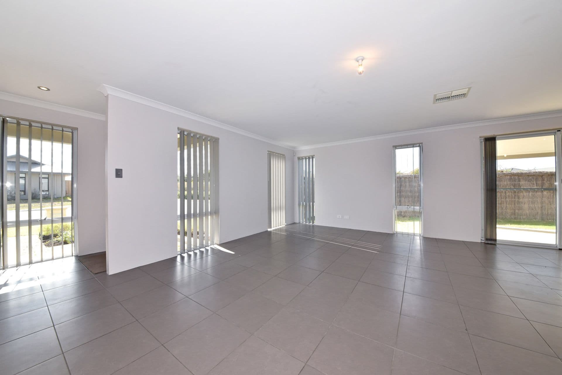 15 Uppingham Way, Butler, WA, 6036, Butler - Thumbnail 4