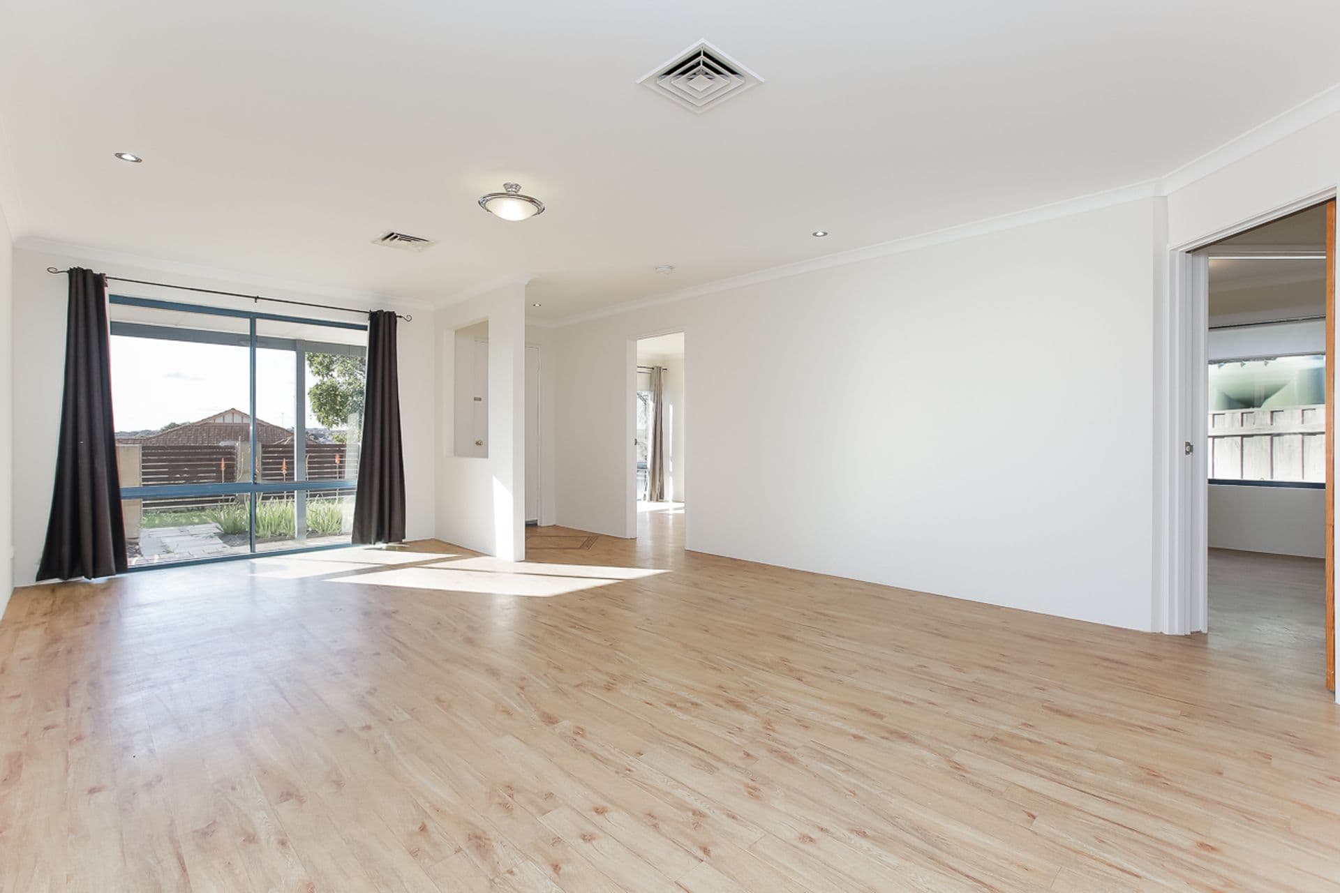 4 Cleland Close, Clarkson, WA, 6030, Clarkson - Thumbnail 4