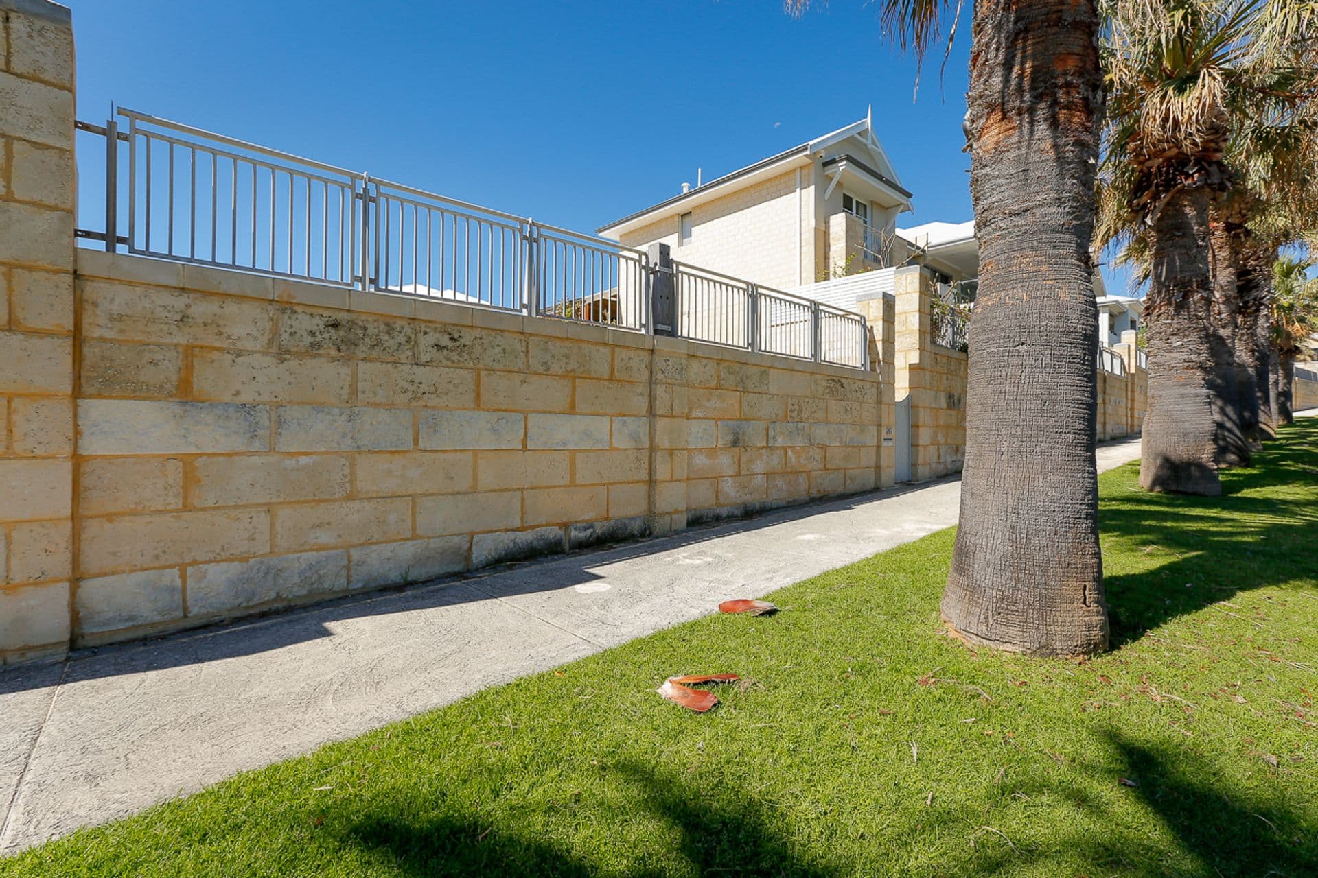 26 Ocean Falls Boulevard, Mindarie, WA, 6030, Mindarie - Thumbnail 2