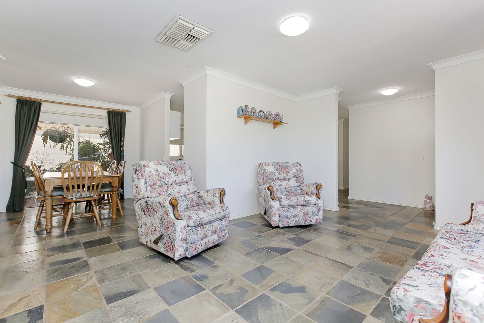 9 Minda Place, Wanneroo, WA, 6065, Wanneroo - Thumbnail 5