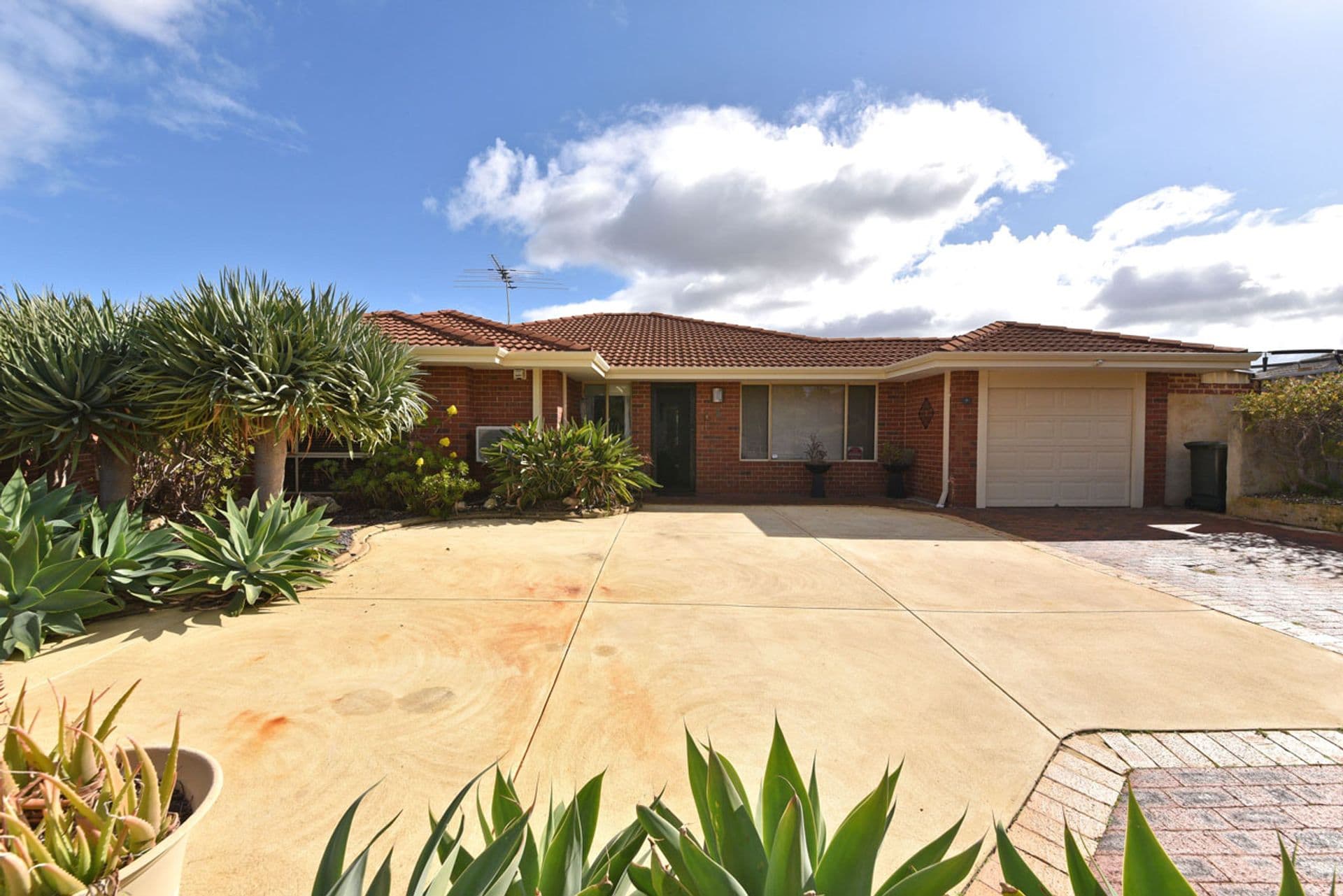 9 Kyara Court, Clarkson, WA, 6030, Clarkson - Thumbnail 2